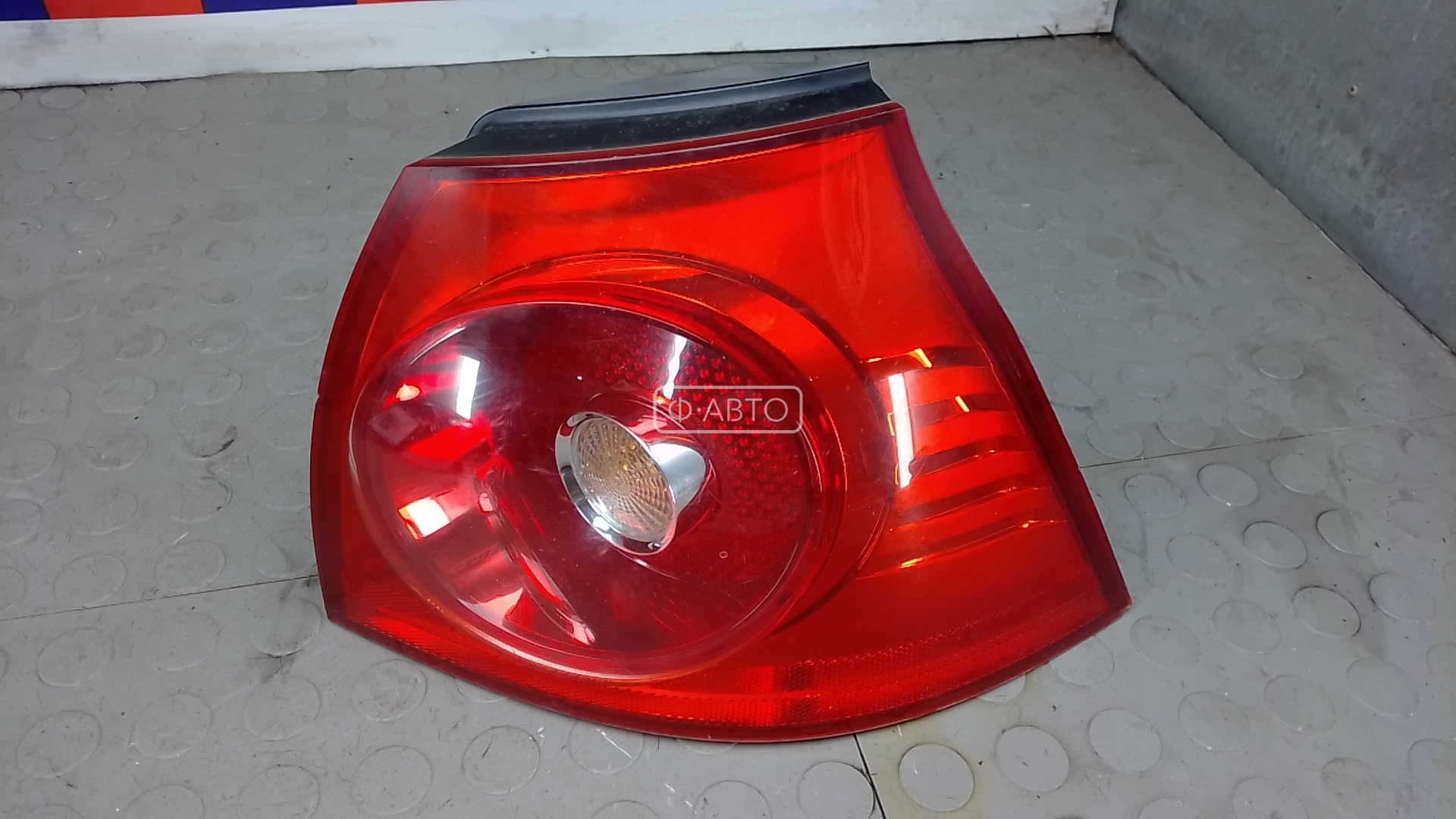 Фонарь задний правый