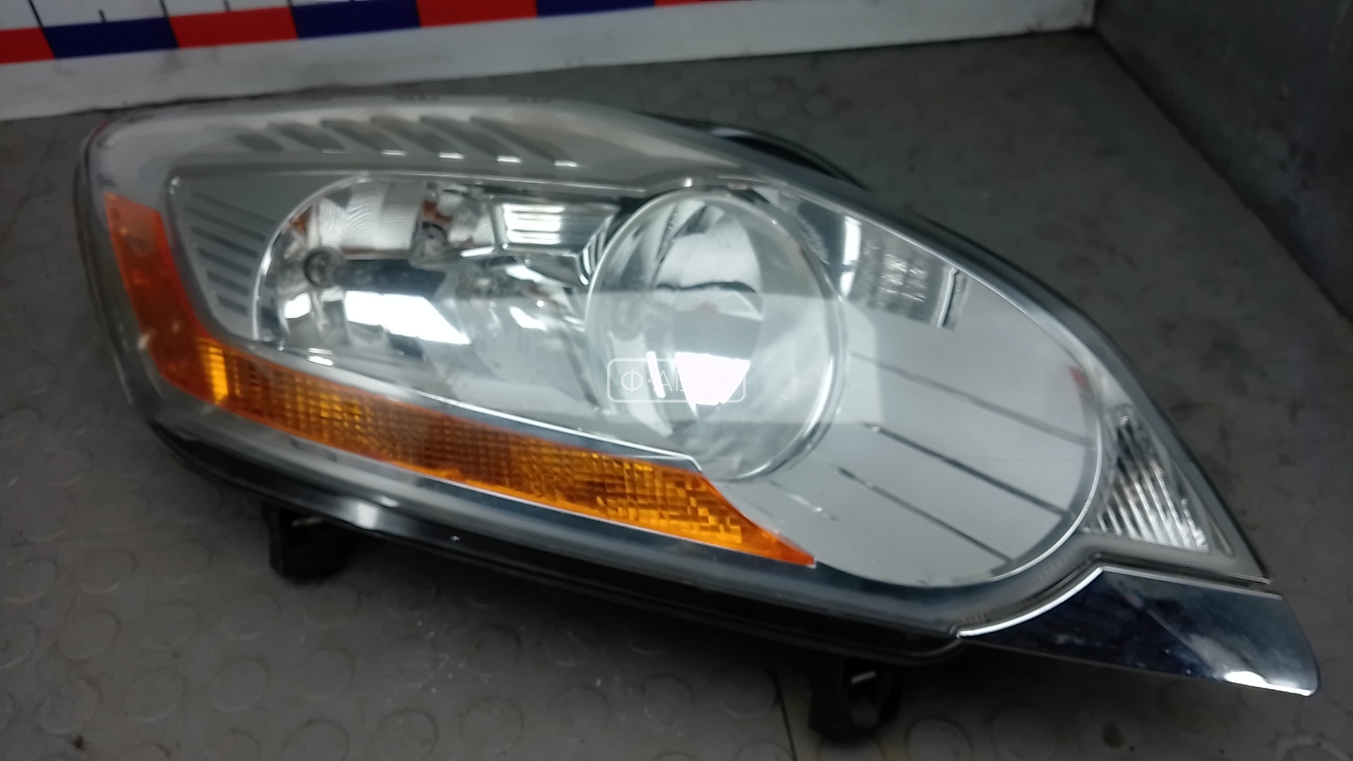 Фара правая