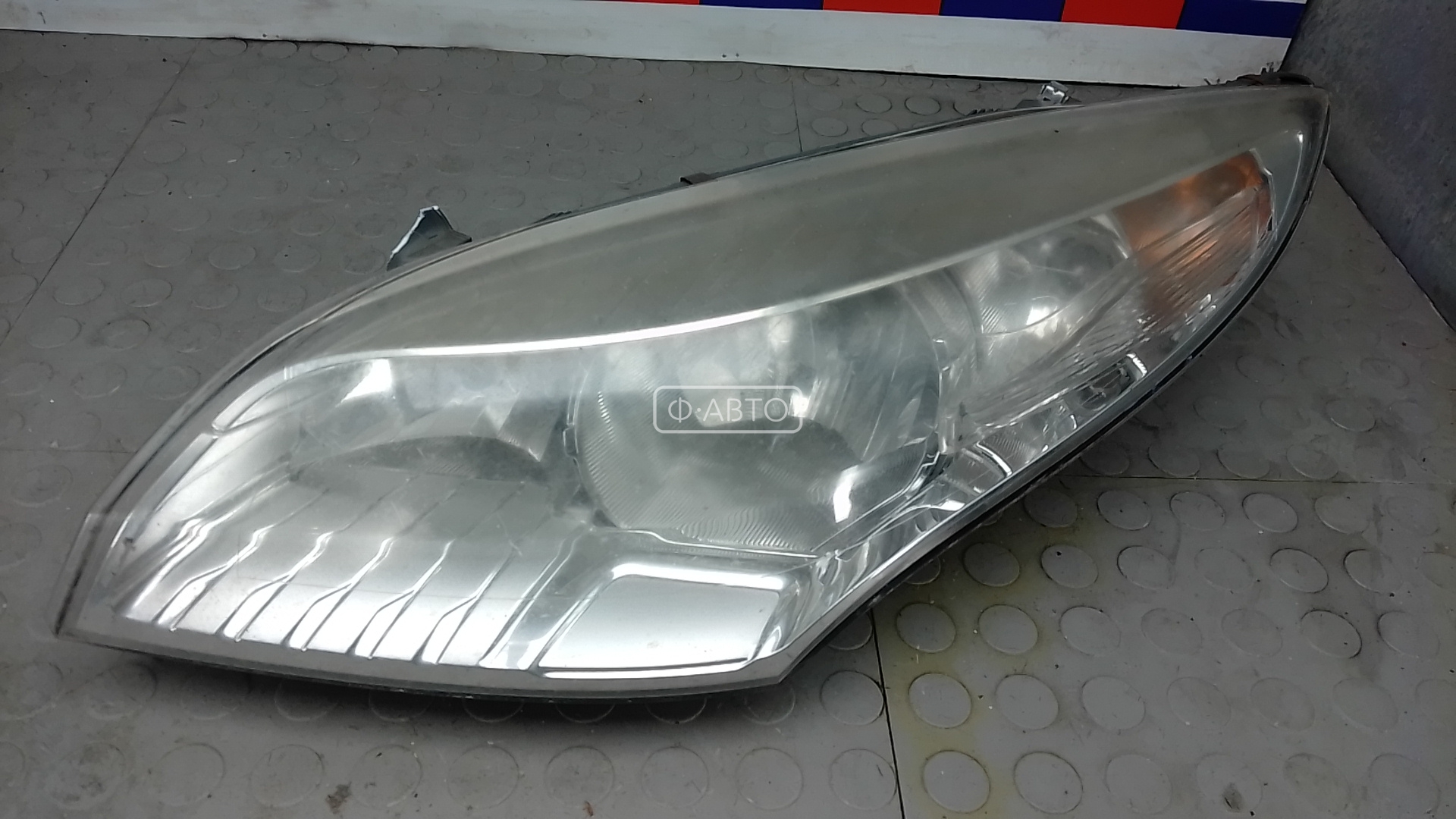 Фара левая