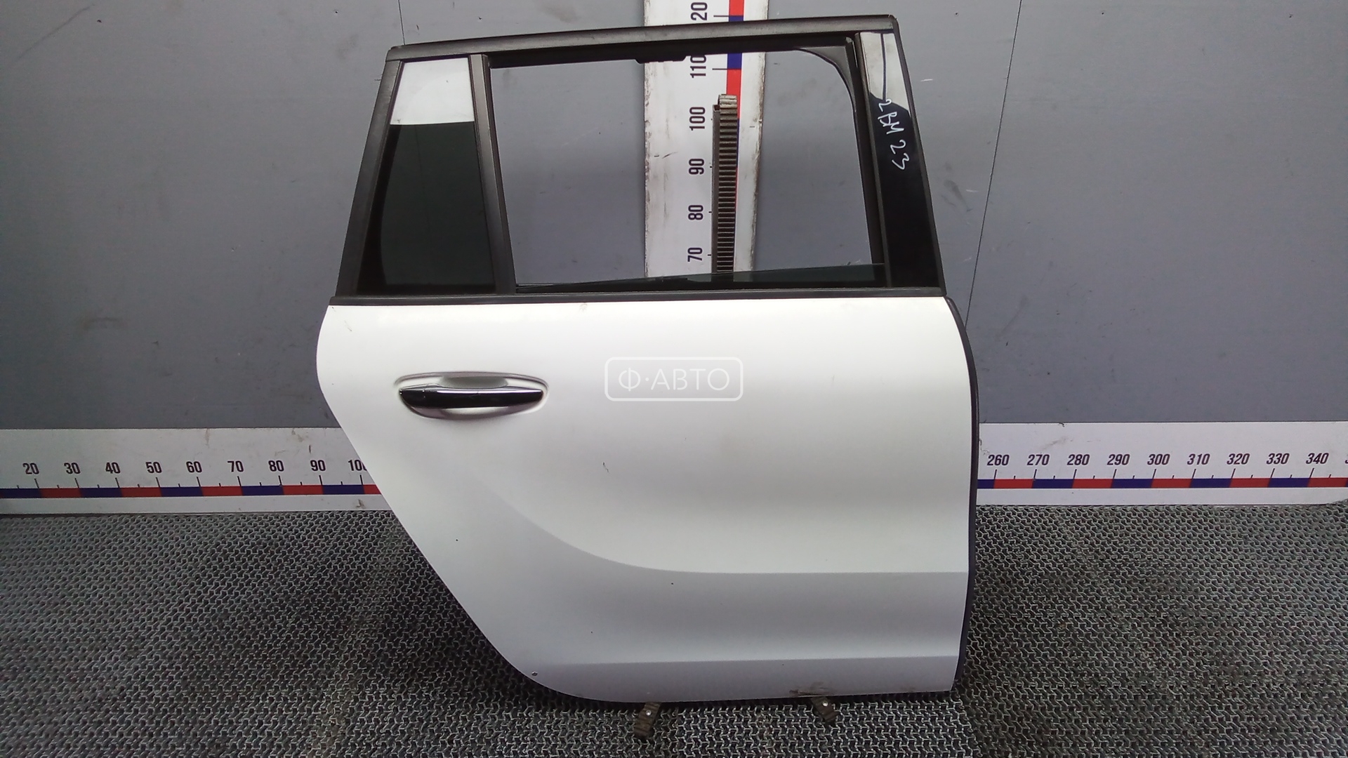 Дверь задняя правая