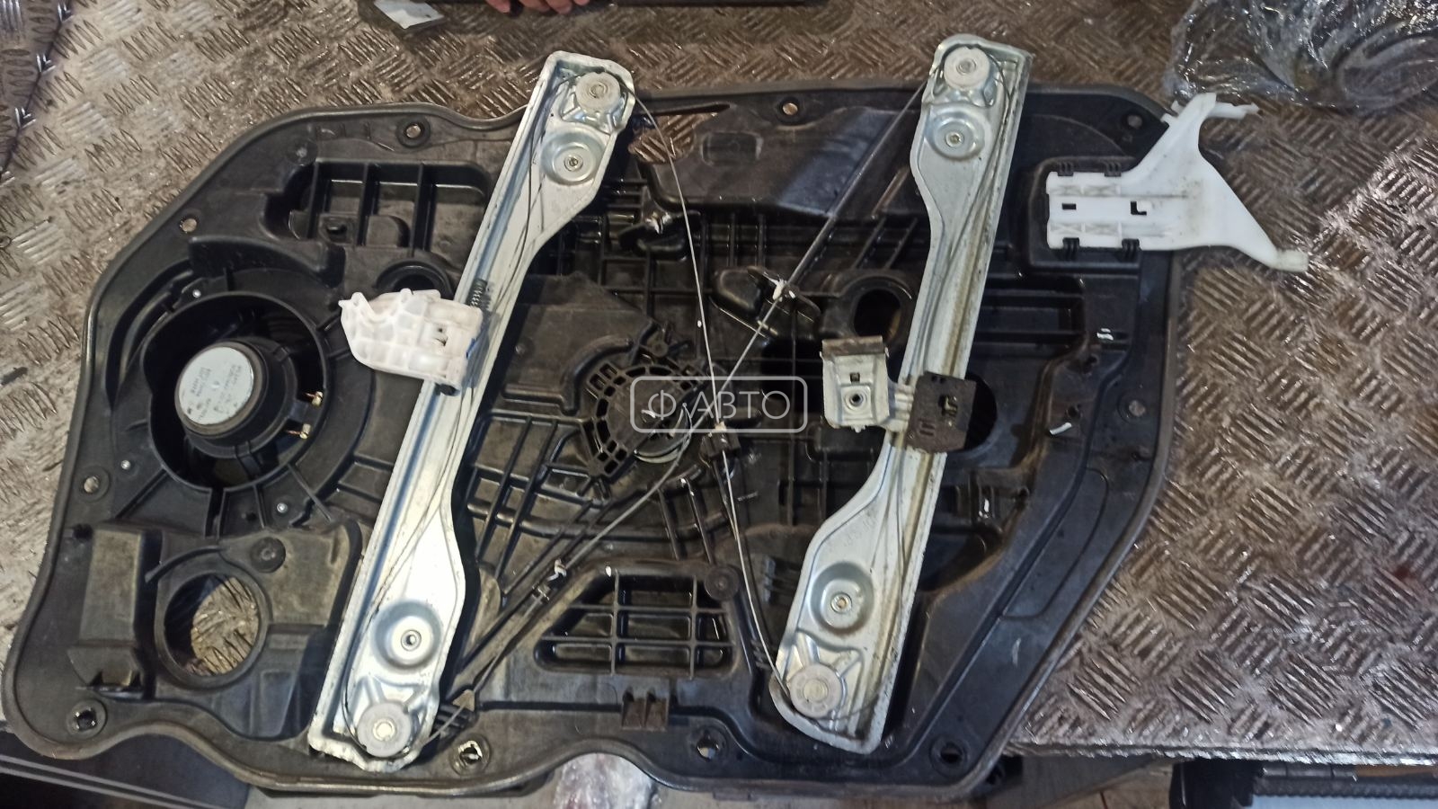 Стеклоподъемник передний левый