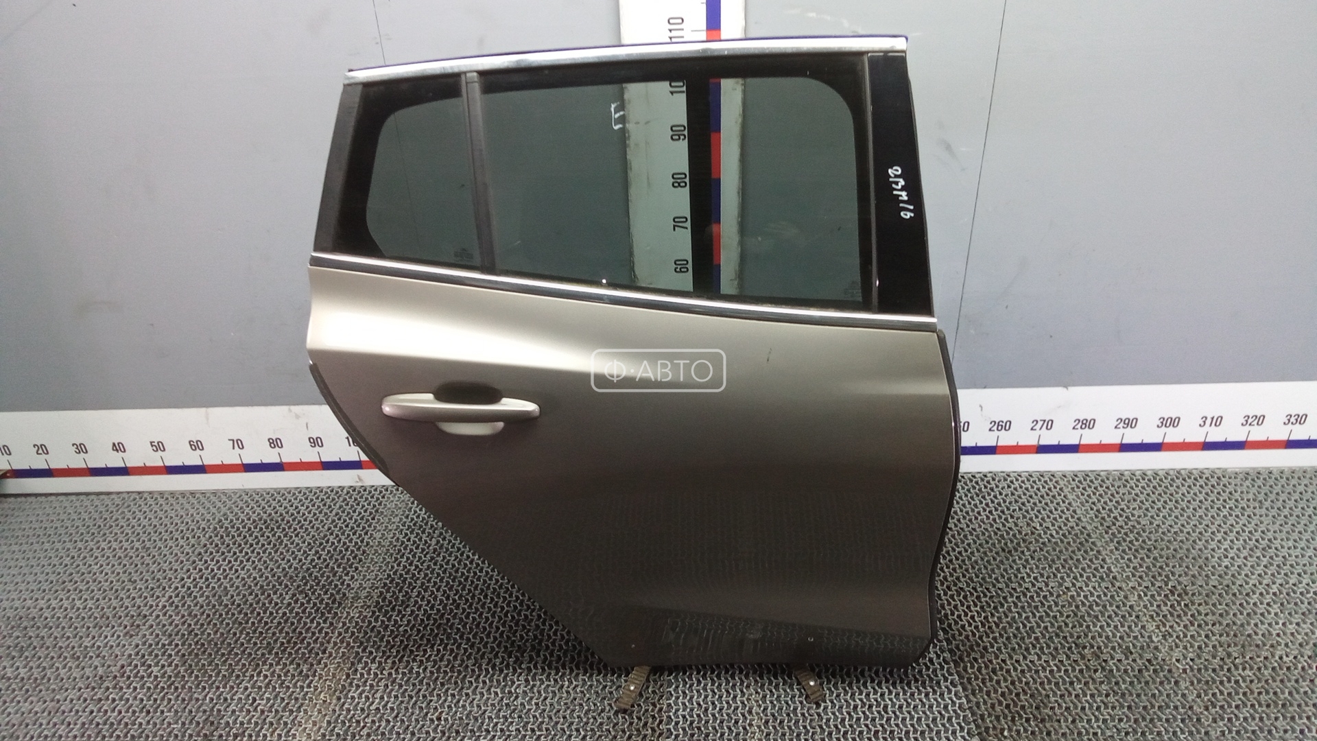 Дверь задняя правая