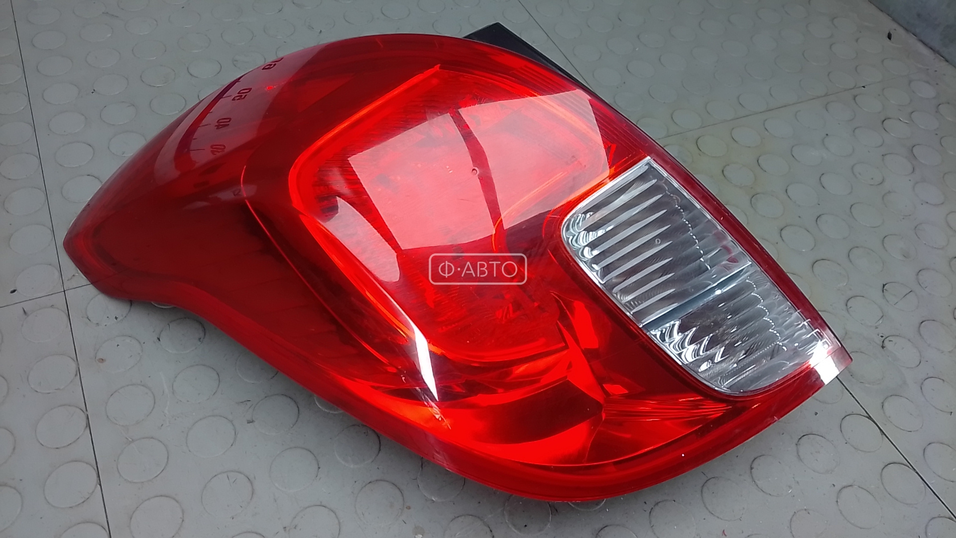 Фонарь задний левый