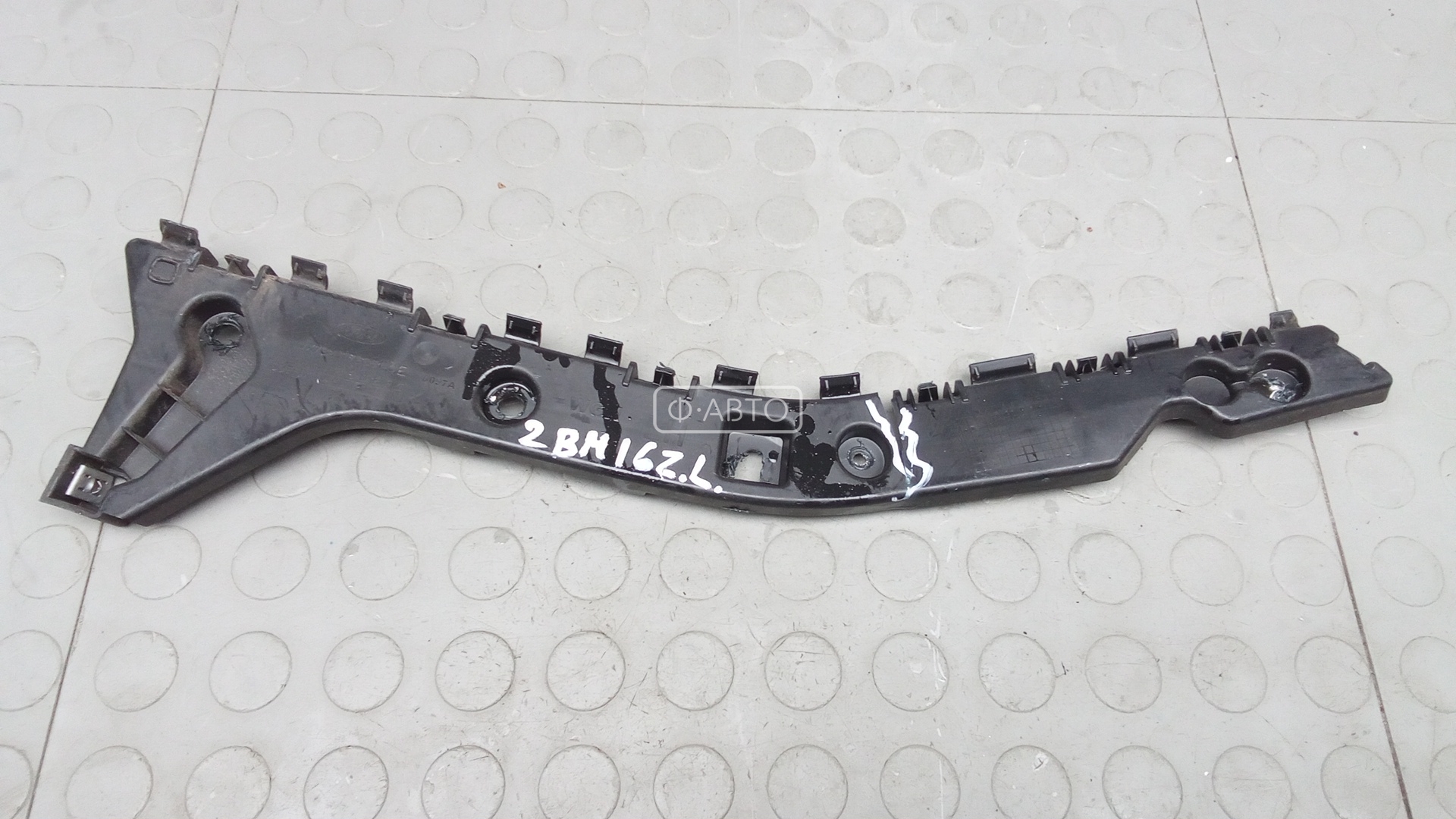 Крепление бампера заднее