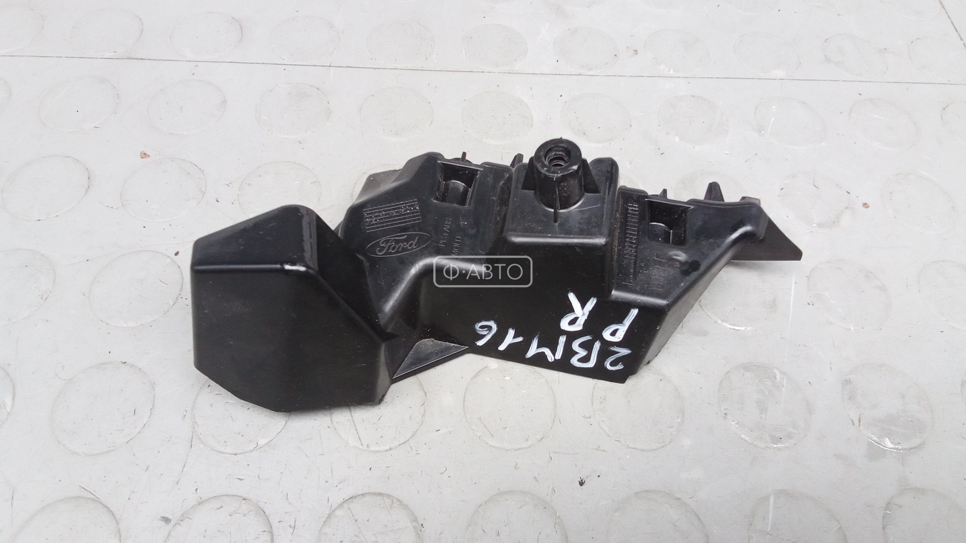 Крепление бампера переднее