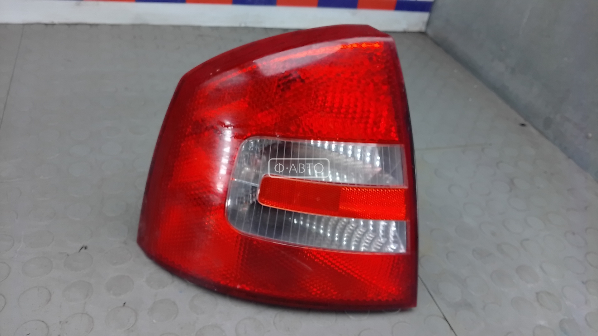 Фонарь задний левый SKODA OCTAVIA A5