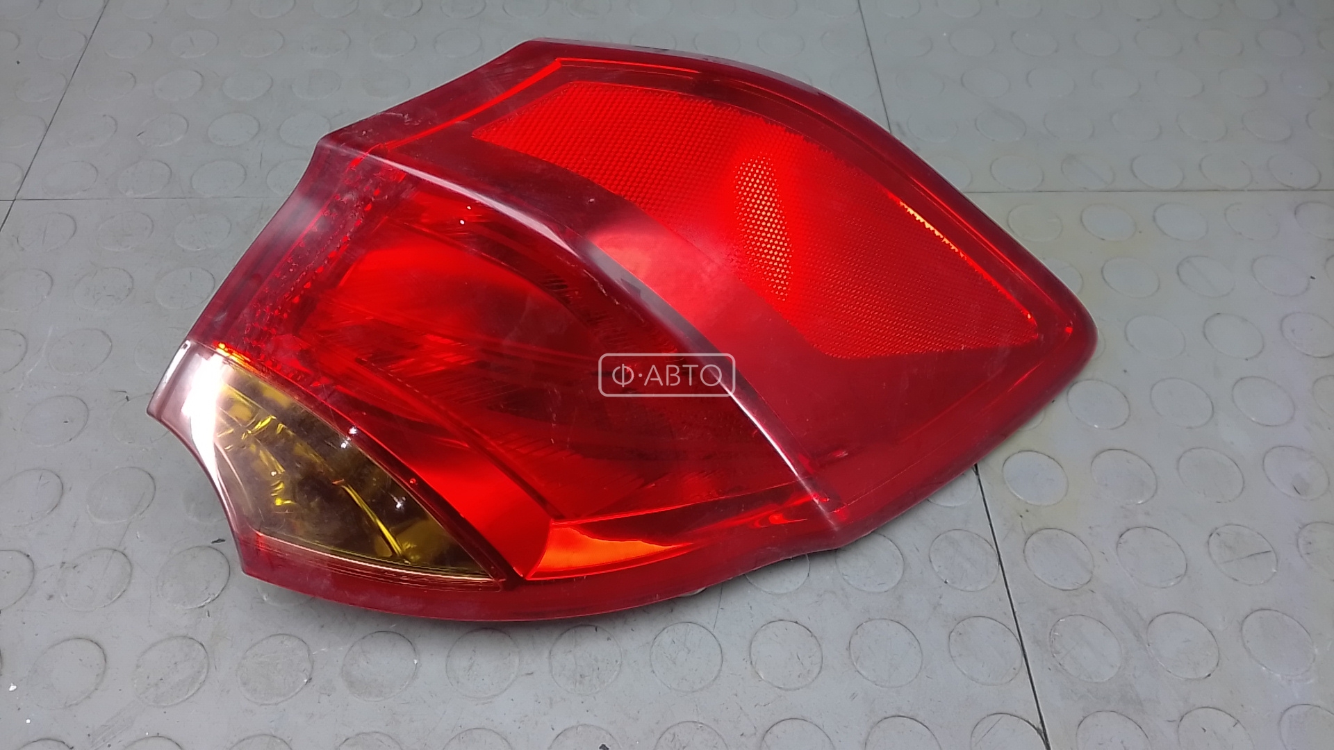 Фонарь задний правый
