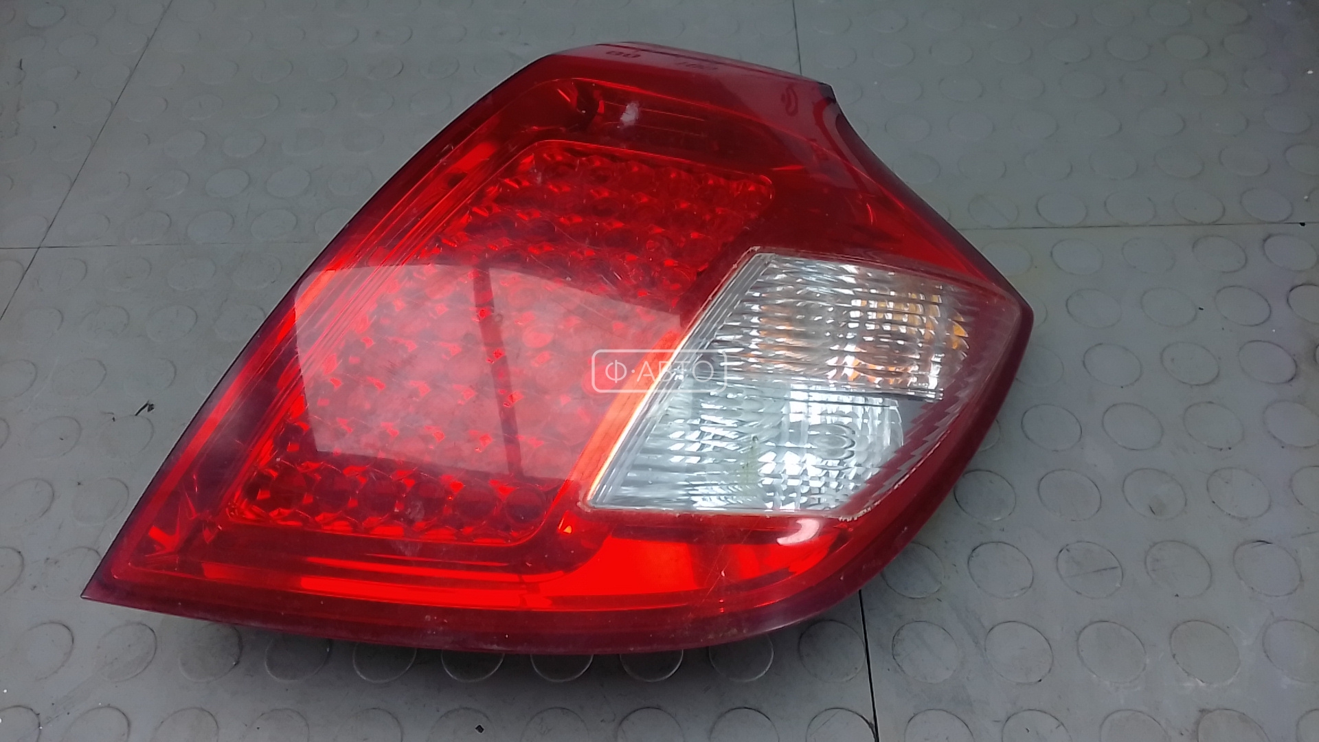 Фонарь задний правый