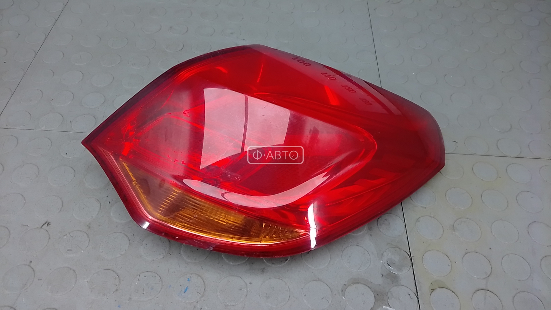 Фонарь задний правый