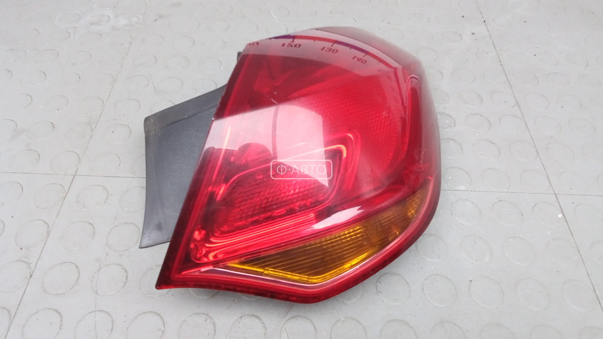 Фонарь задний правый