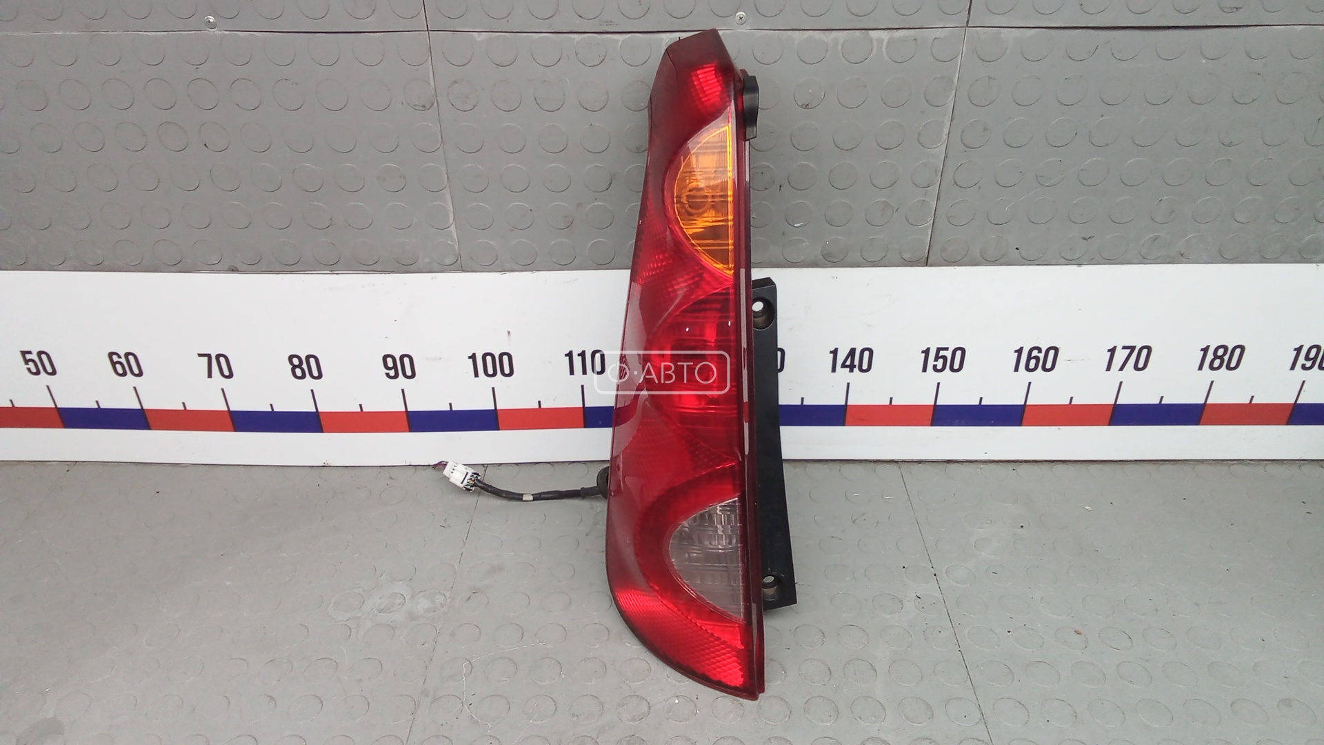 Фонарь задний левый NISSAN NOTE E11