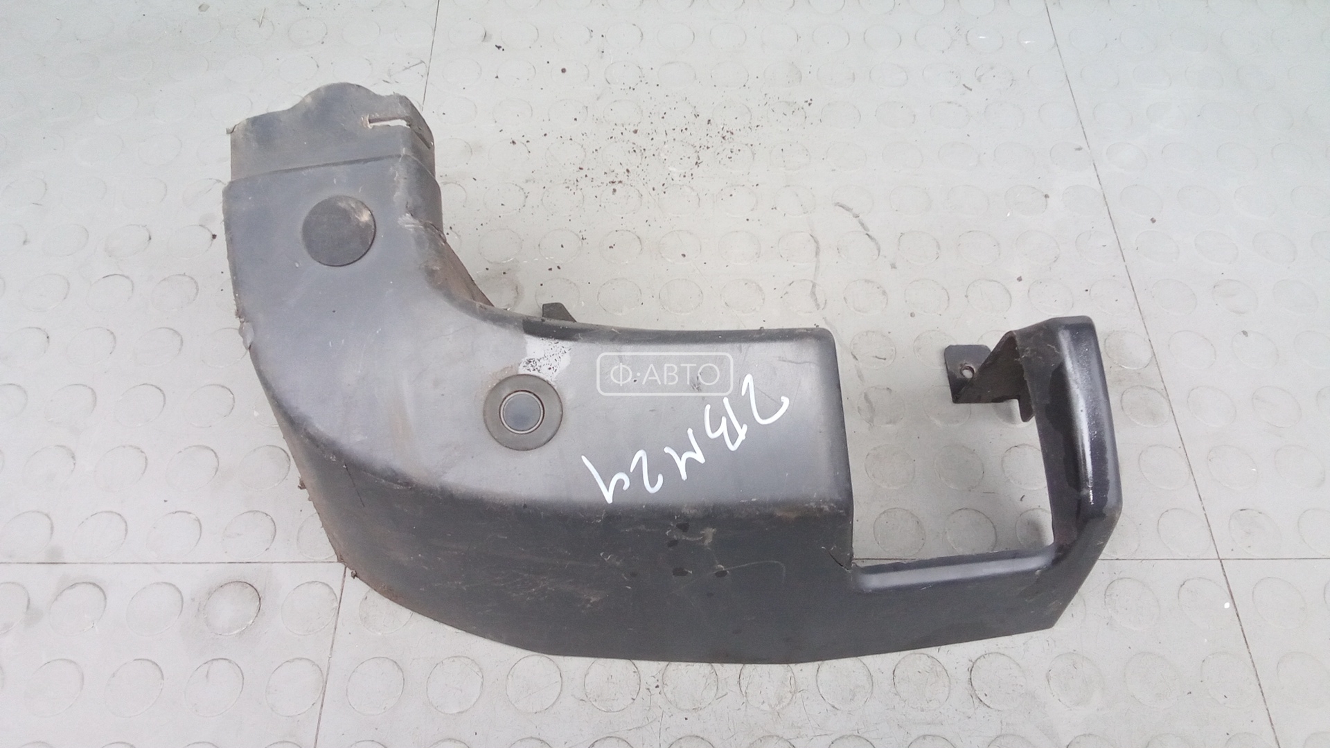 Клык бампера задний левый