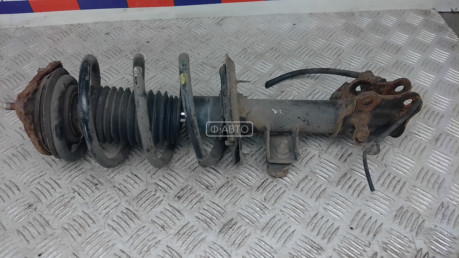 Стойка передняя правая