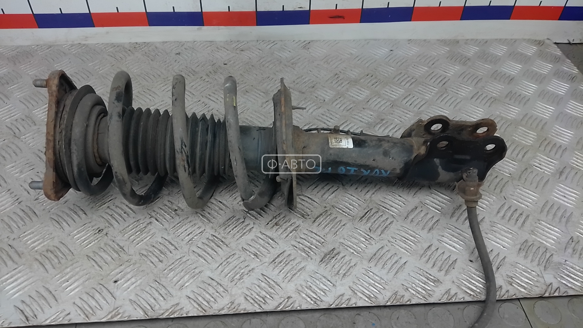 Стойка передняя левая