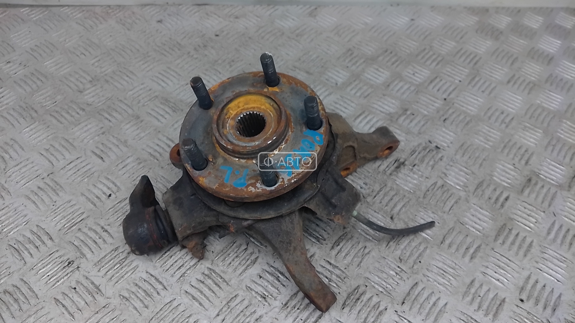 Ступица передняя левая