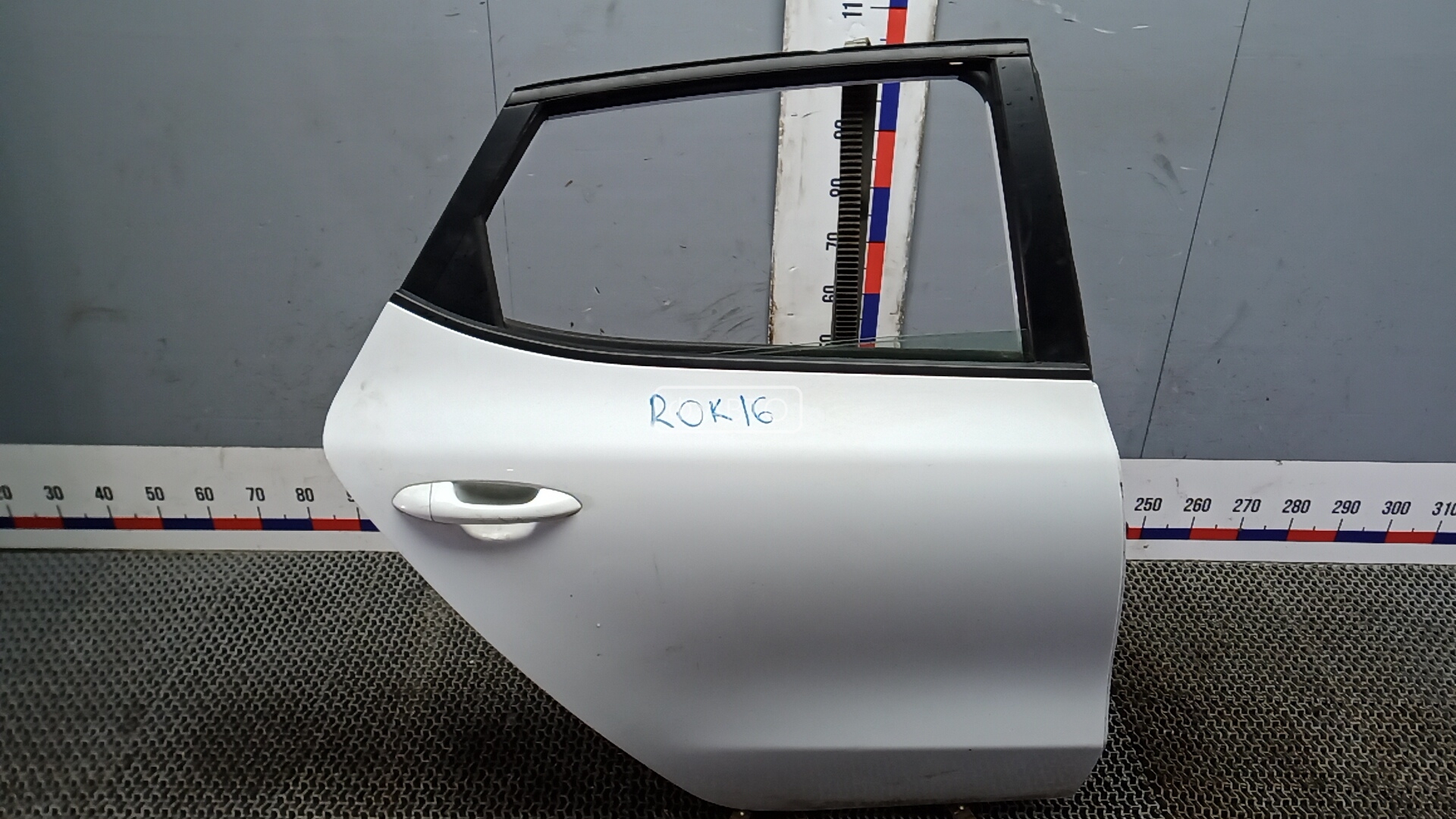 Дверь задняя правая