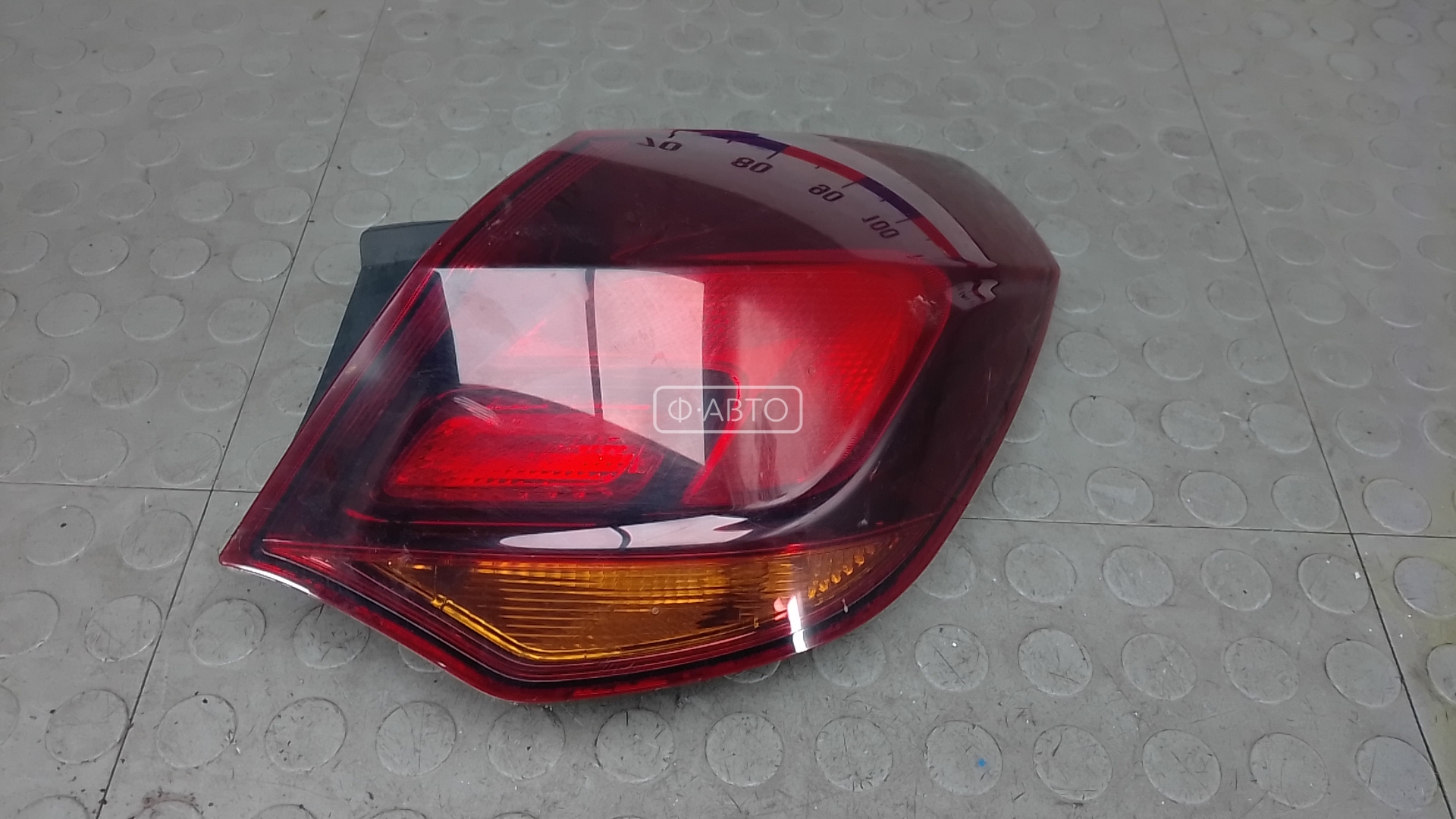 Фонарь задний правый