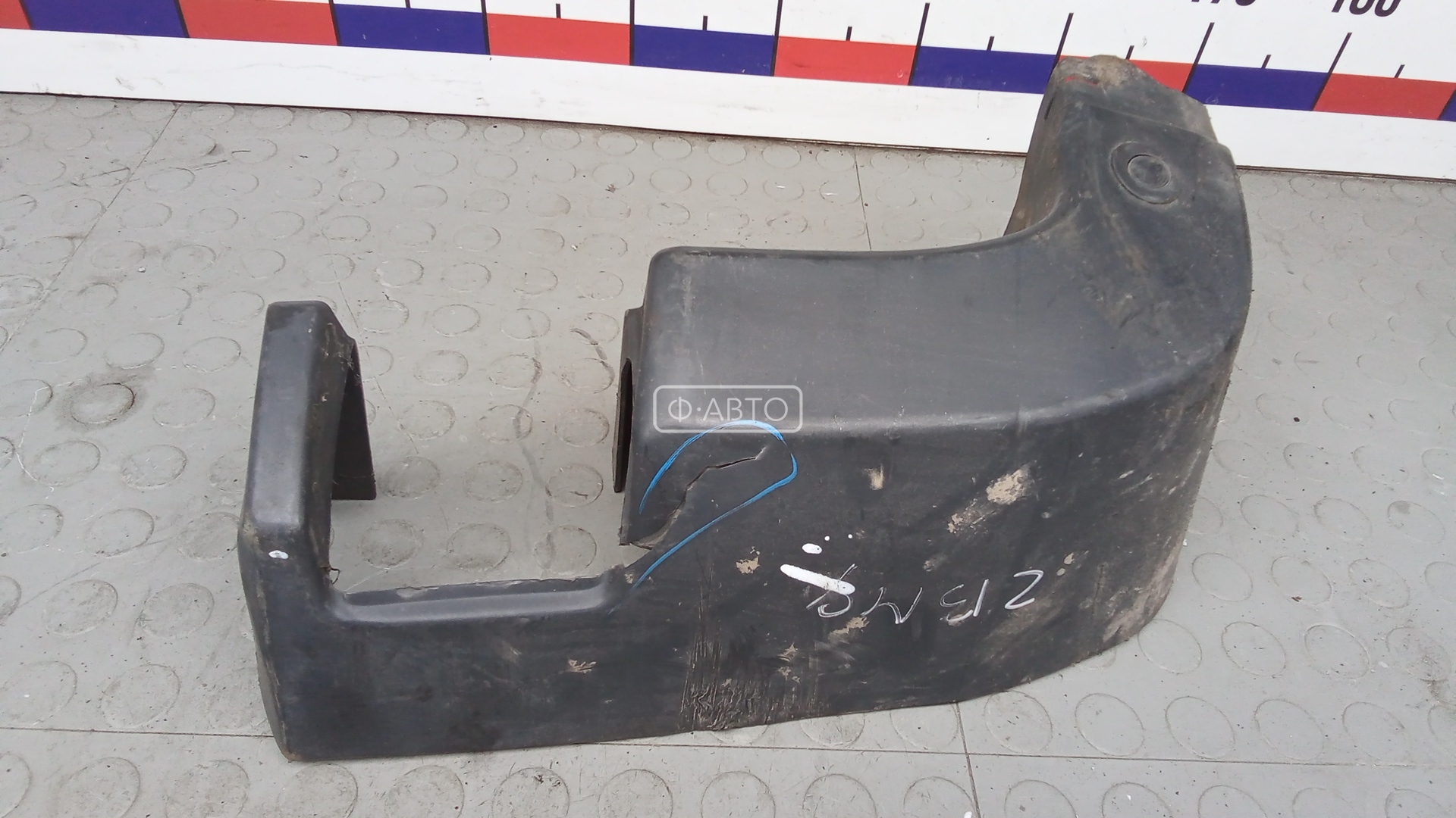 Клык бампера задний правый