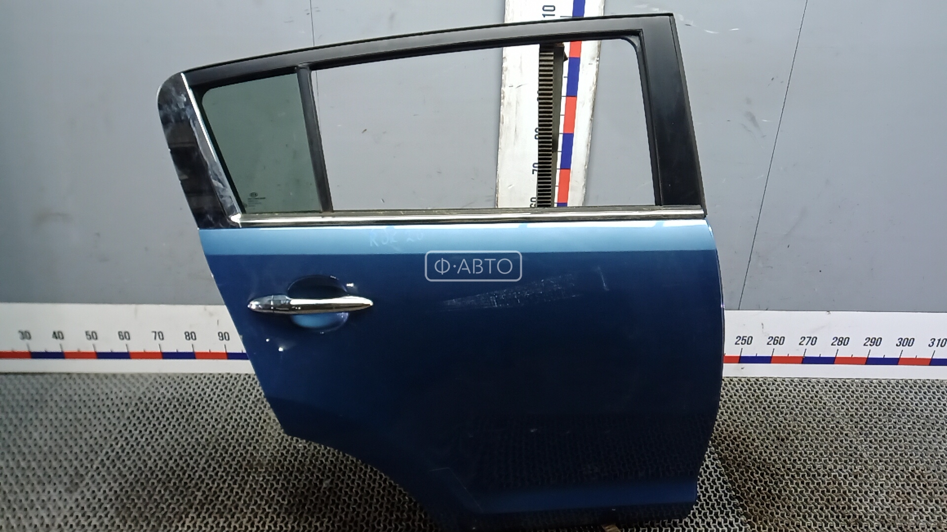 Дверь задняя правая