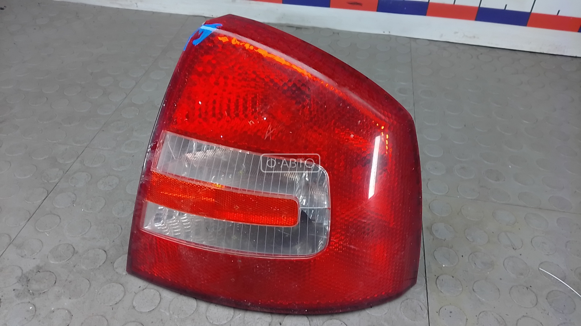 Фонарь задний правый SKODA OCTAVIA A5