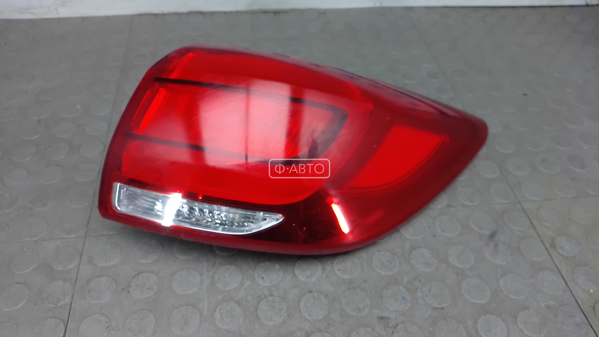 Фонарь задний правый