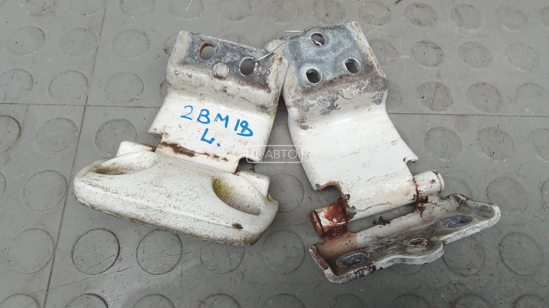 Петля двери распашной левой