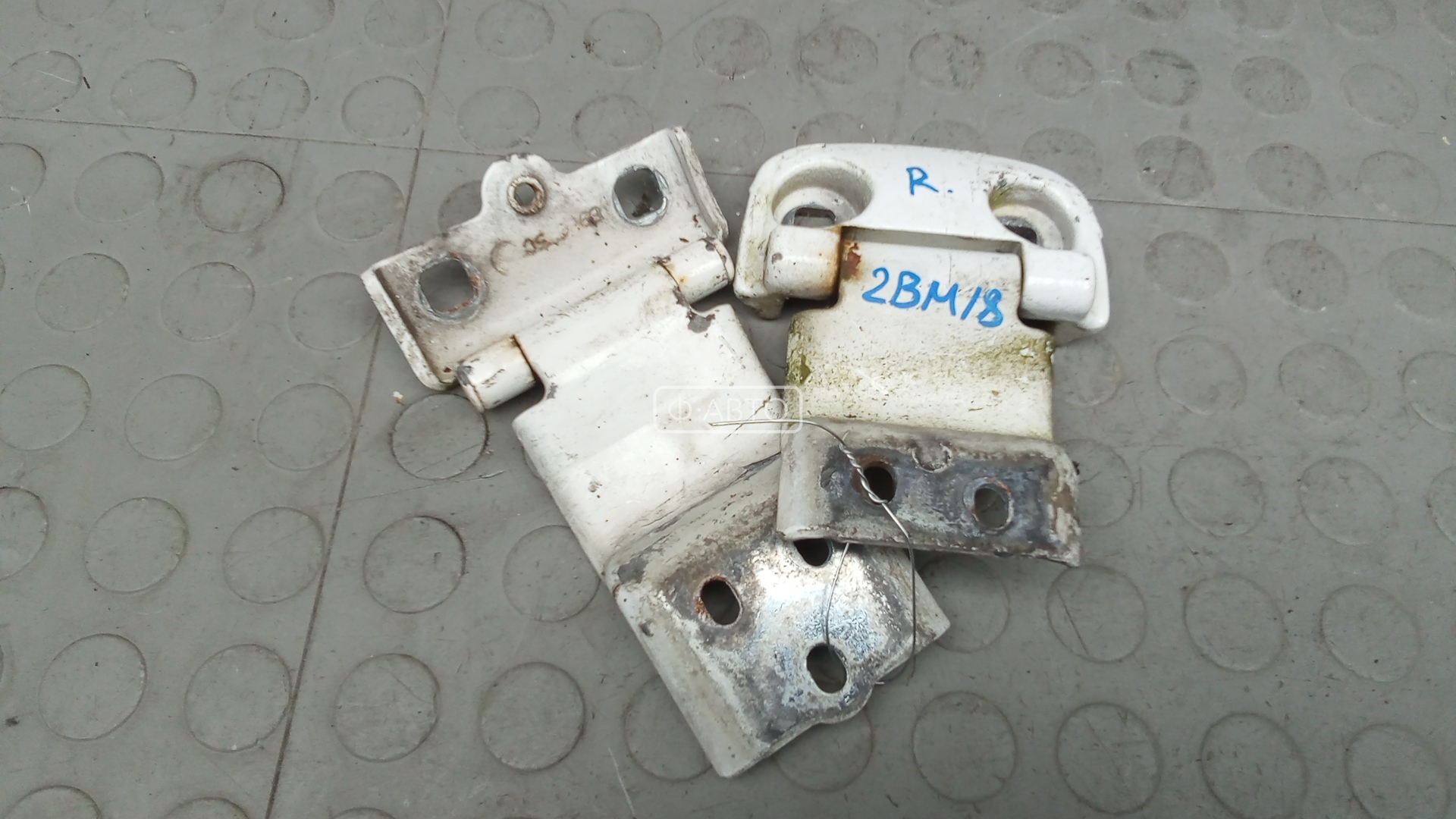 Петля двери распашной правой