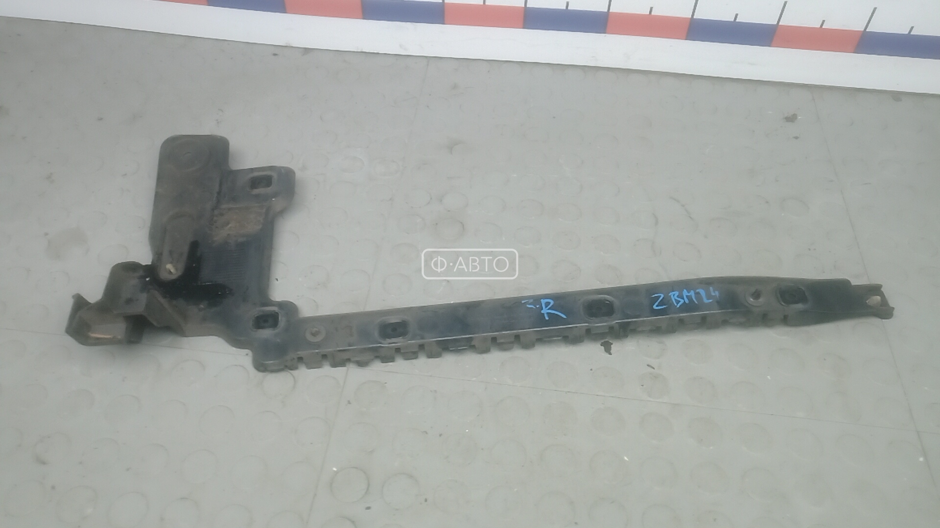 Крепление бампера заднее