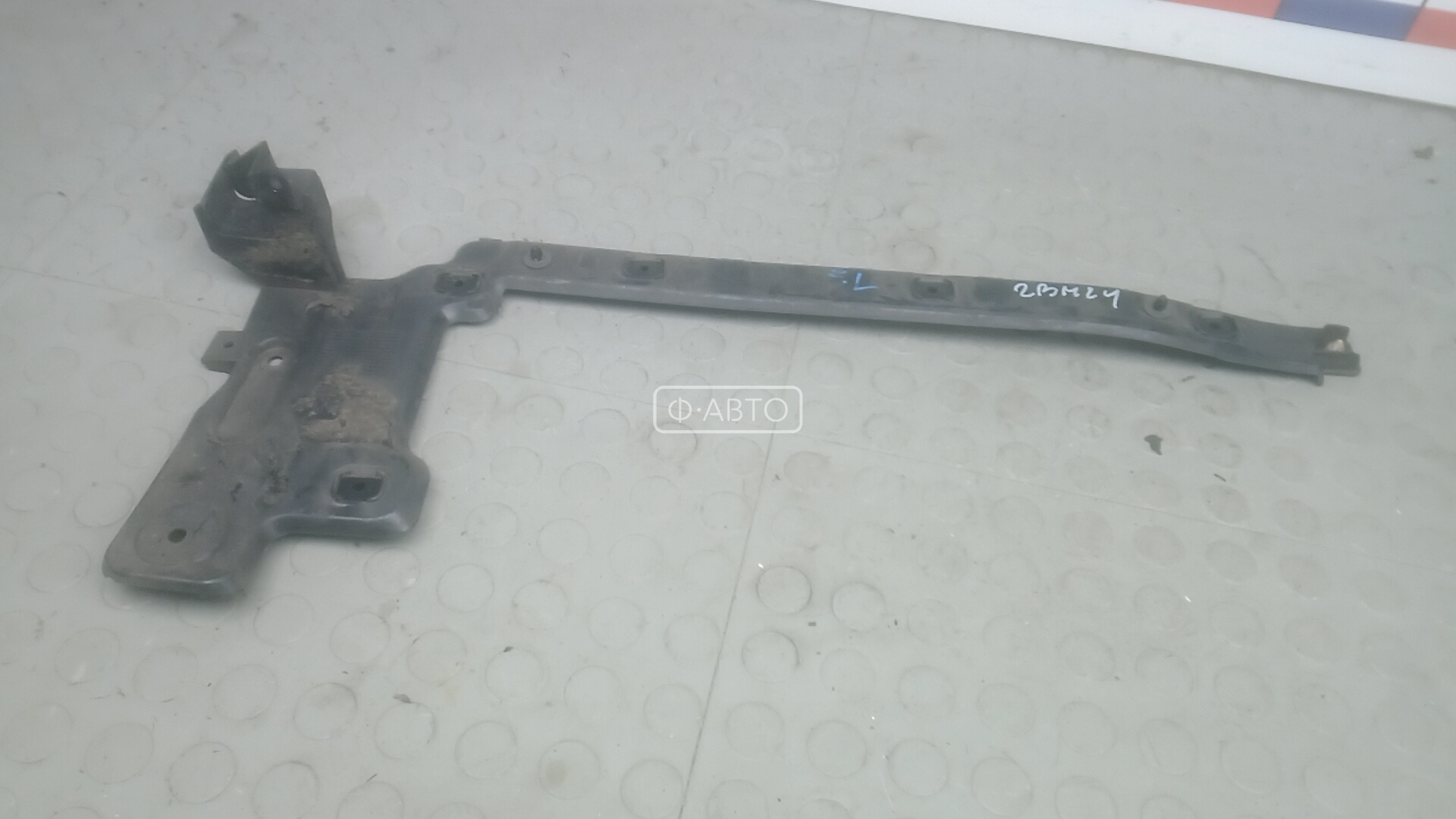 Крепление бампера заднее