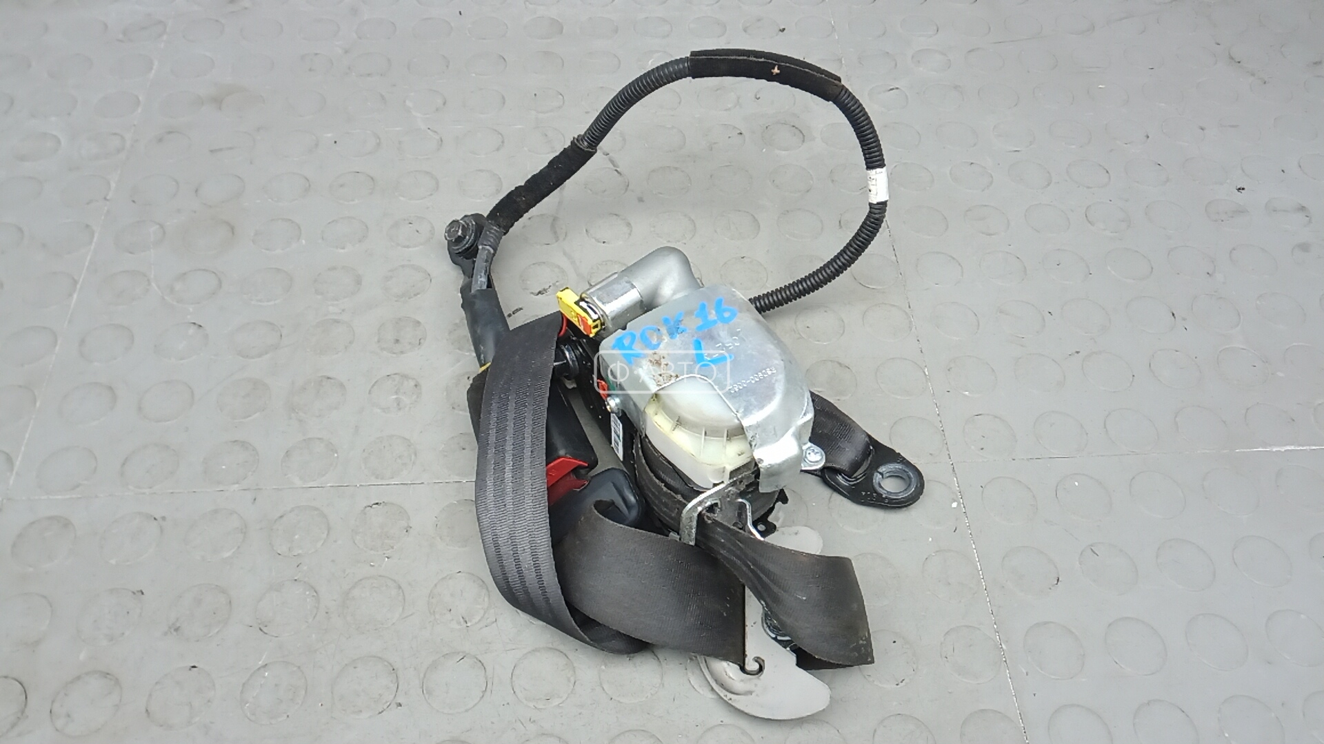 Ремень безопасности с пиропатроном сиденья переднего