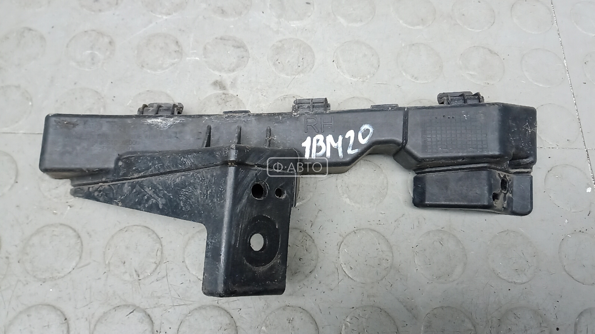 Крепление бампера переднее