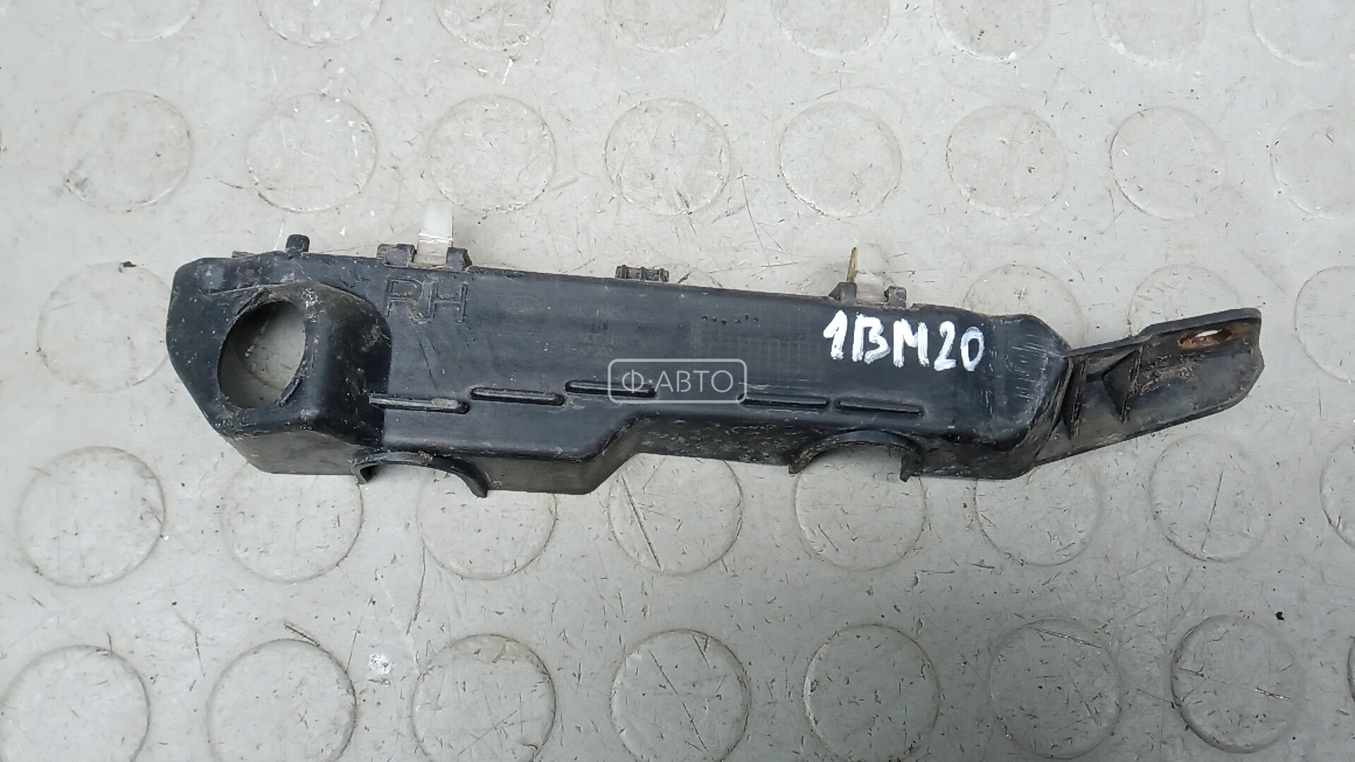 Крепление бампера переднее