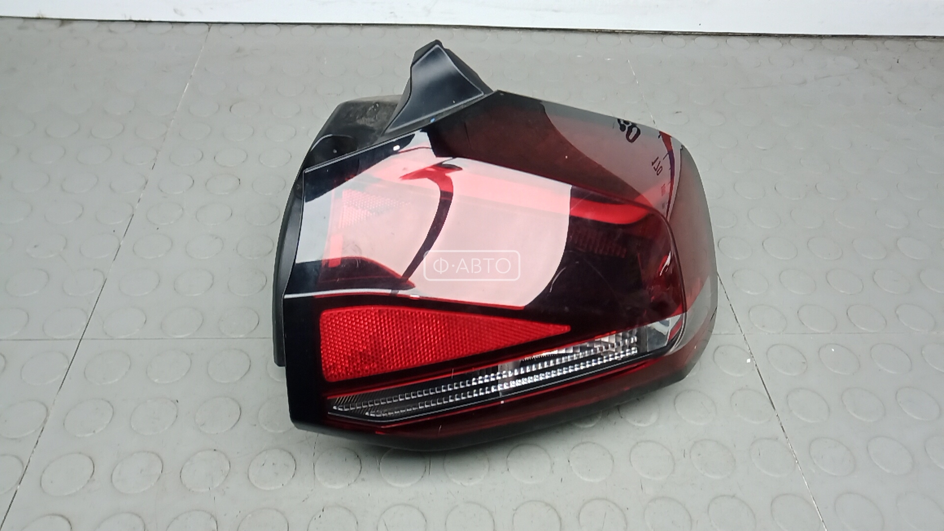 Фонарь задний правый