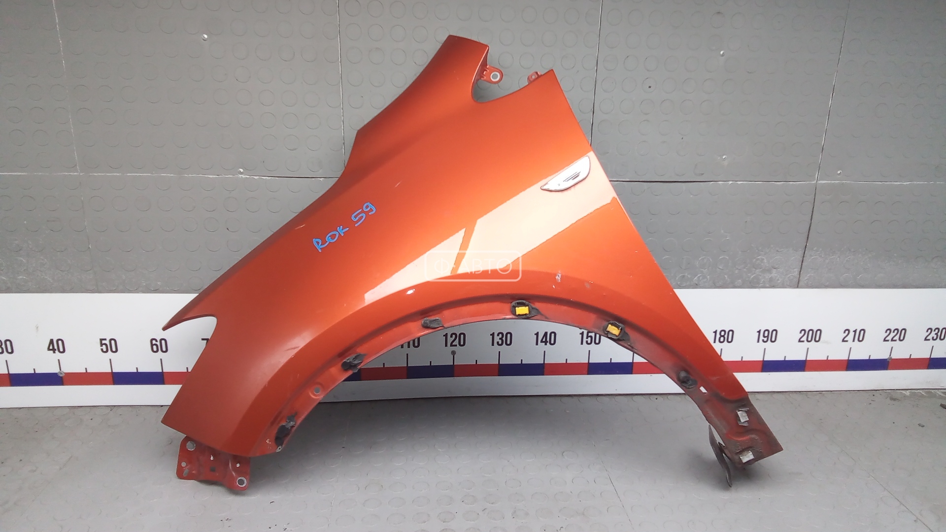 Крыло переднее левое