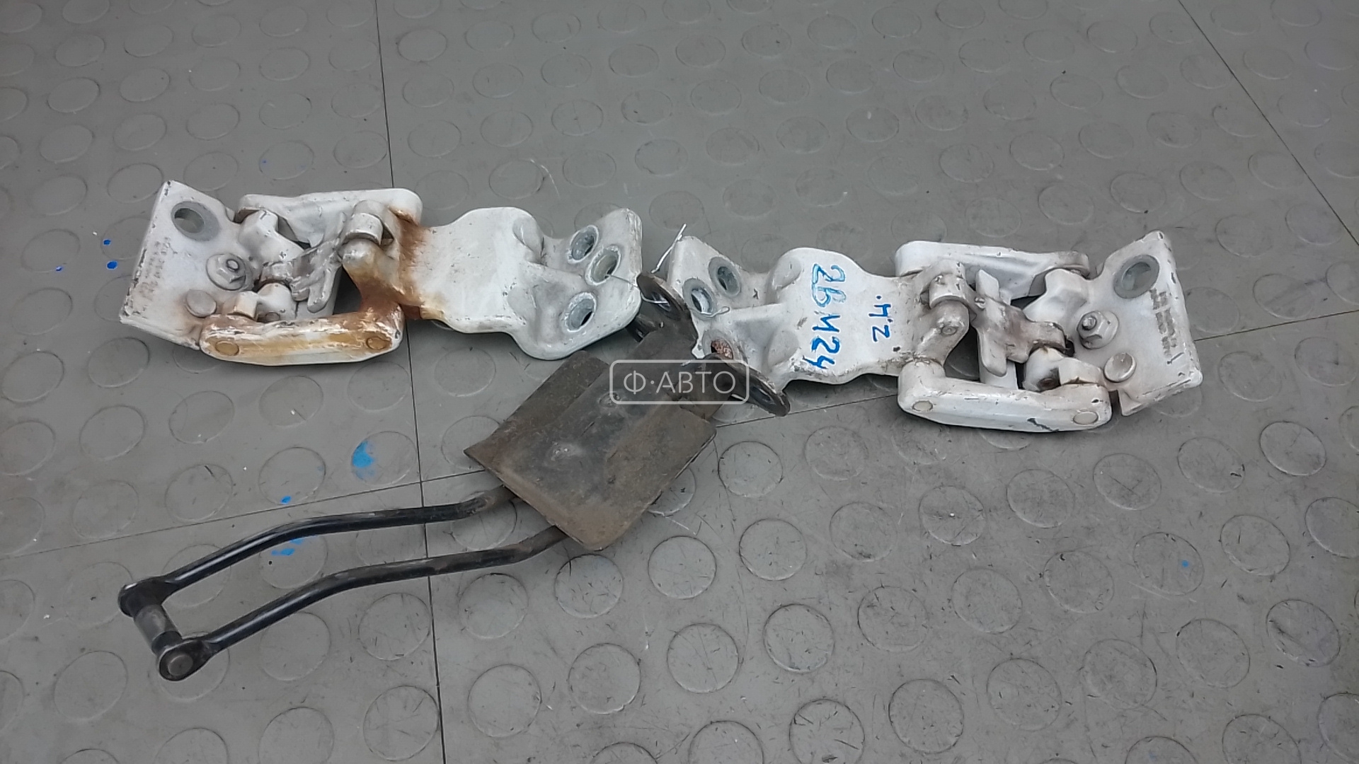 Петля двери распашной левой