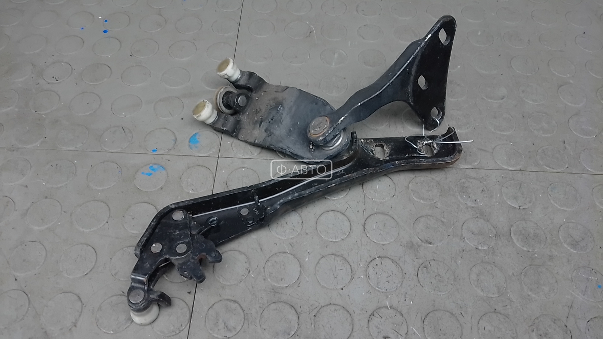 Петля двери сдвижной левой