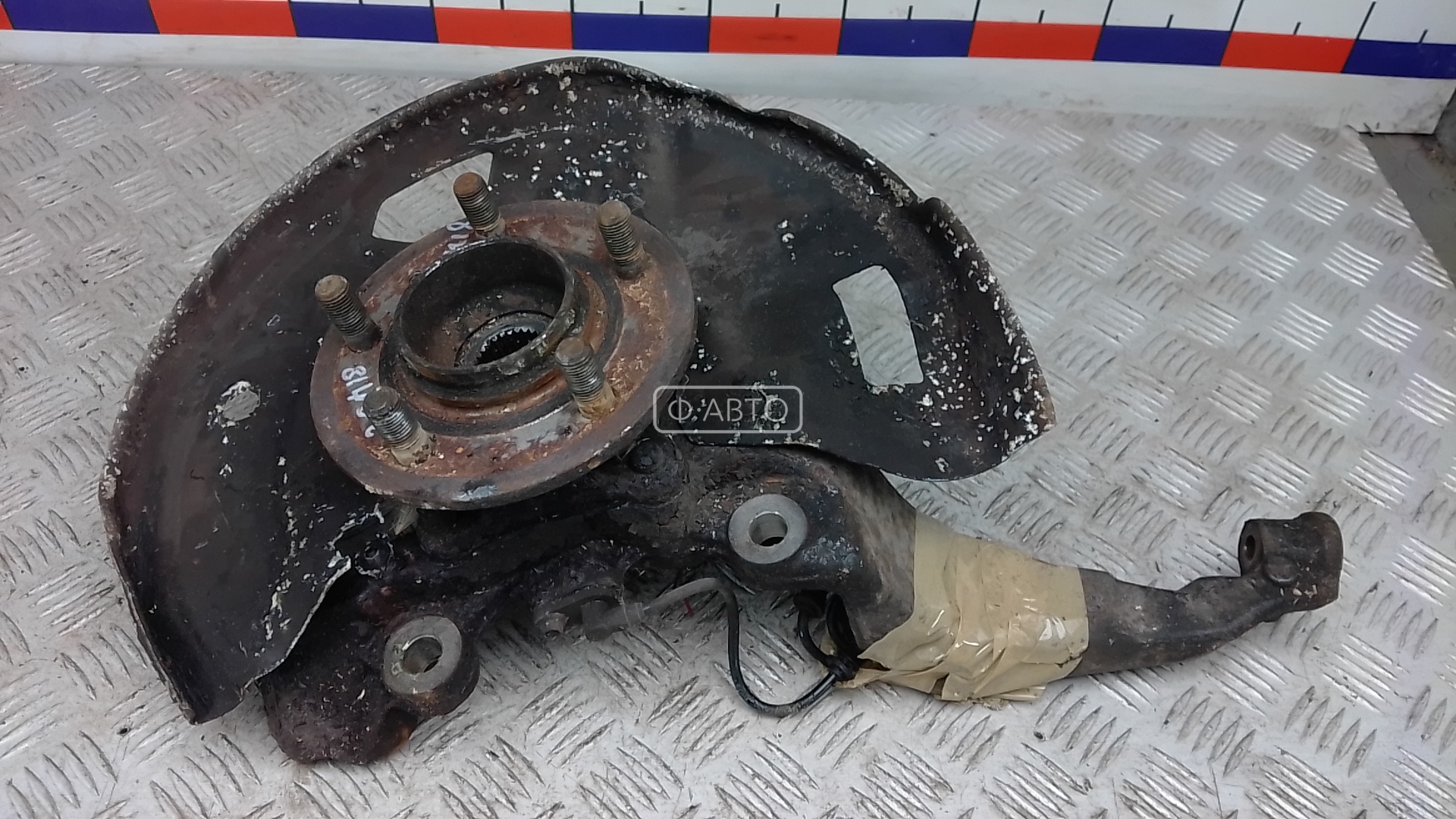 Ступица передняя левая