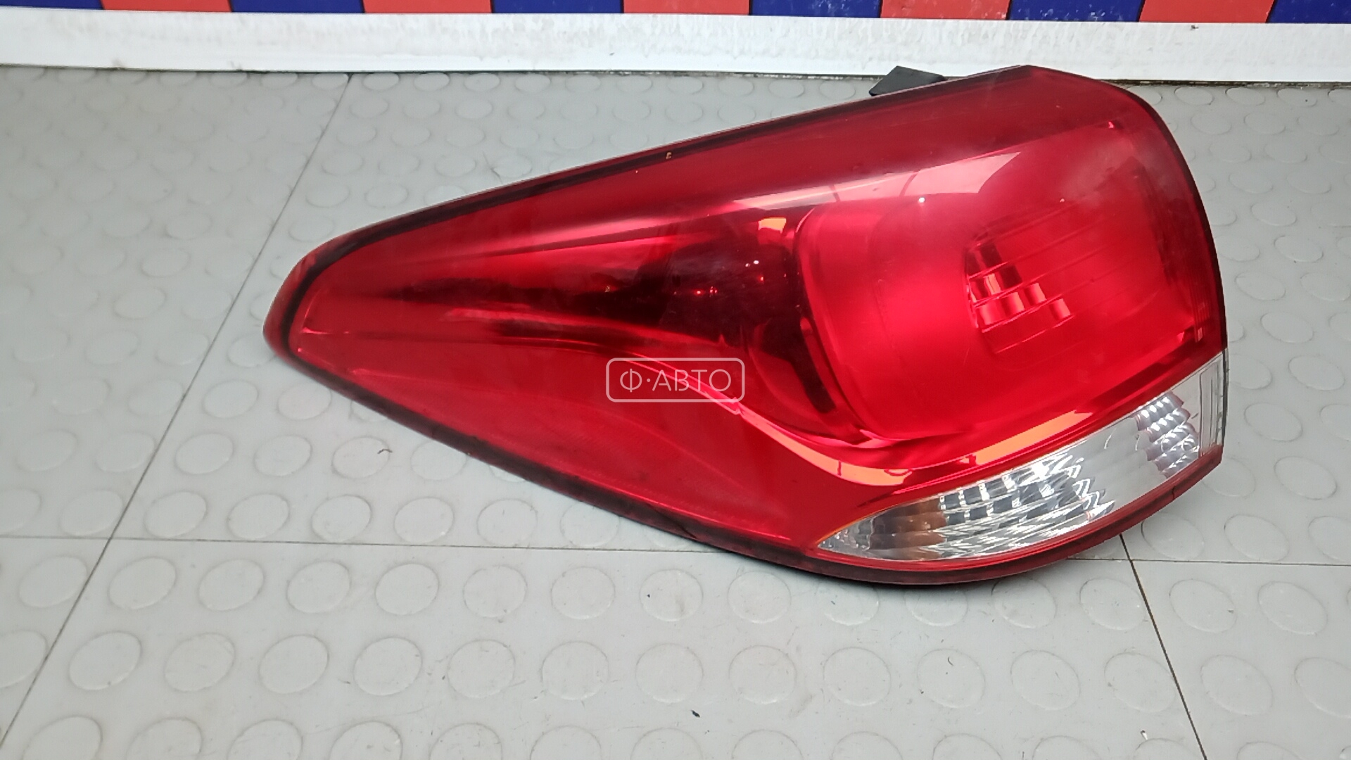 Фонарь задний левый