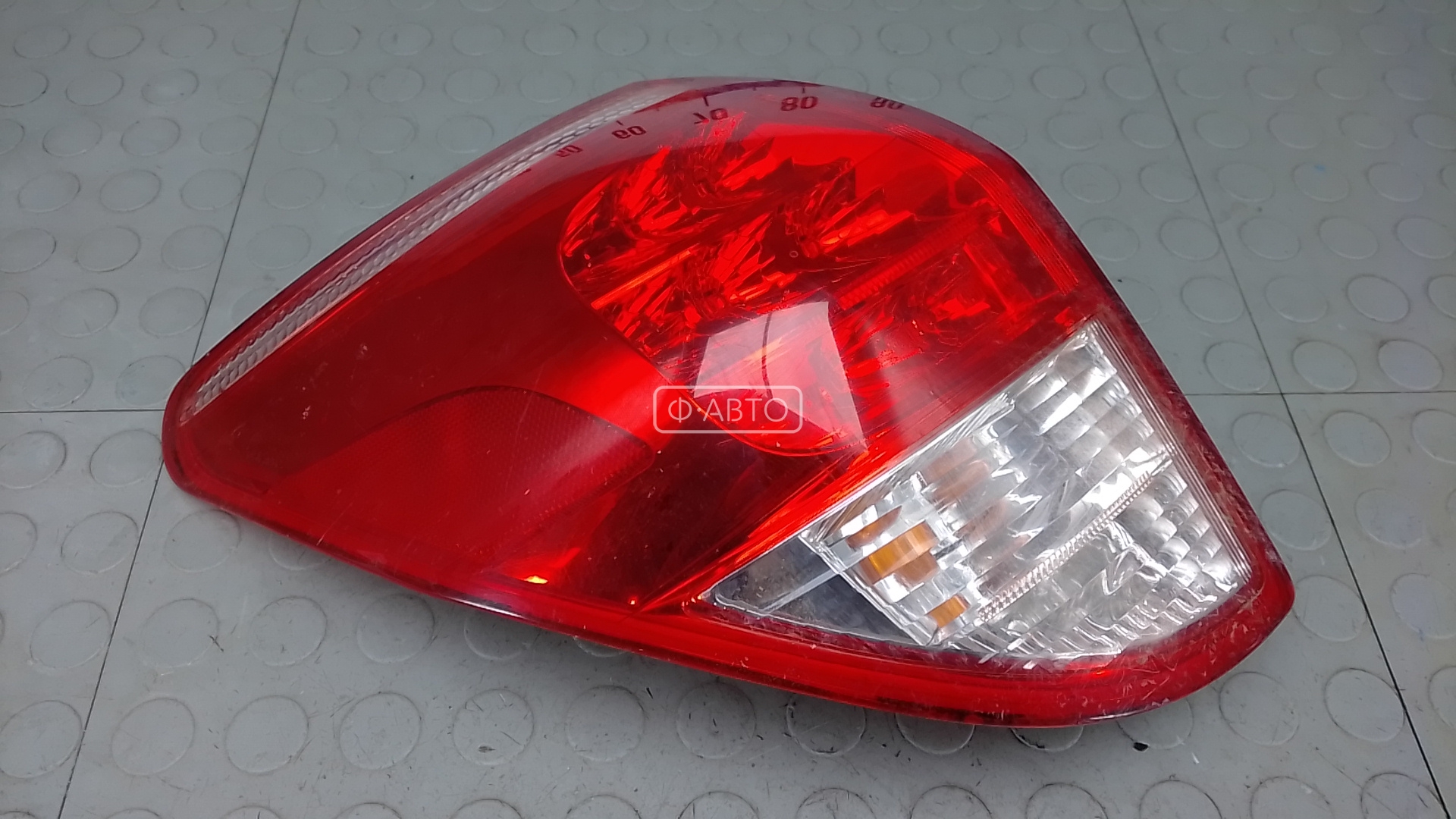 Фонарь задний левый