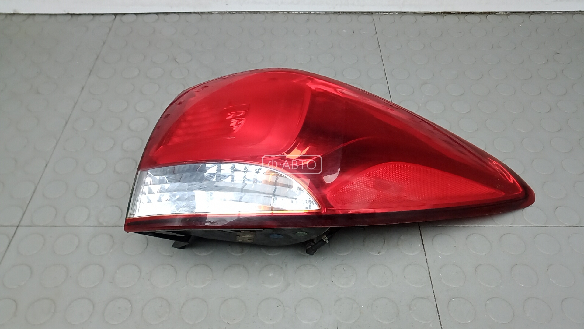 Фонарь задний правый