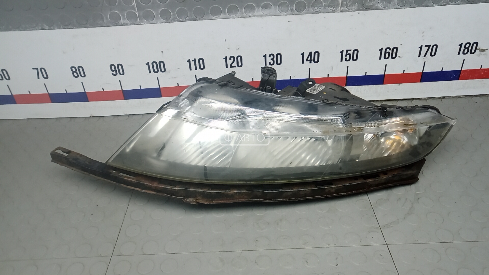 Фара левая