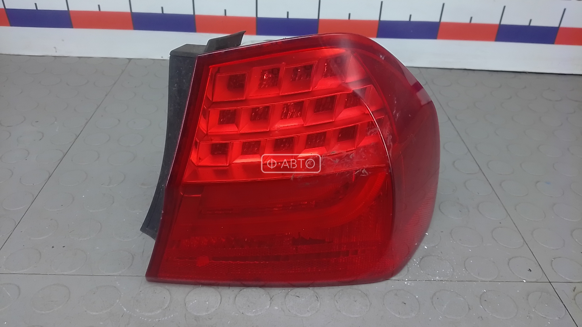 Фонарь задний правый