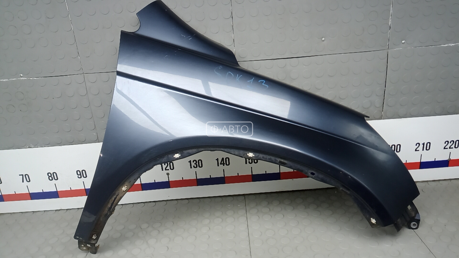 Крыло переднее правое