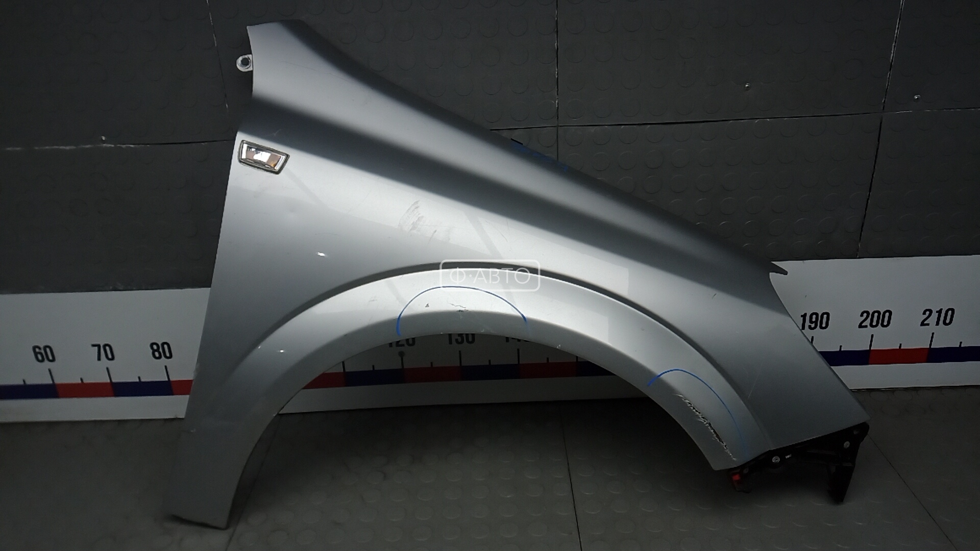 Крыло переднее правое