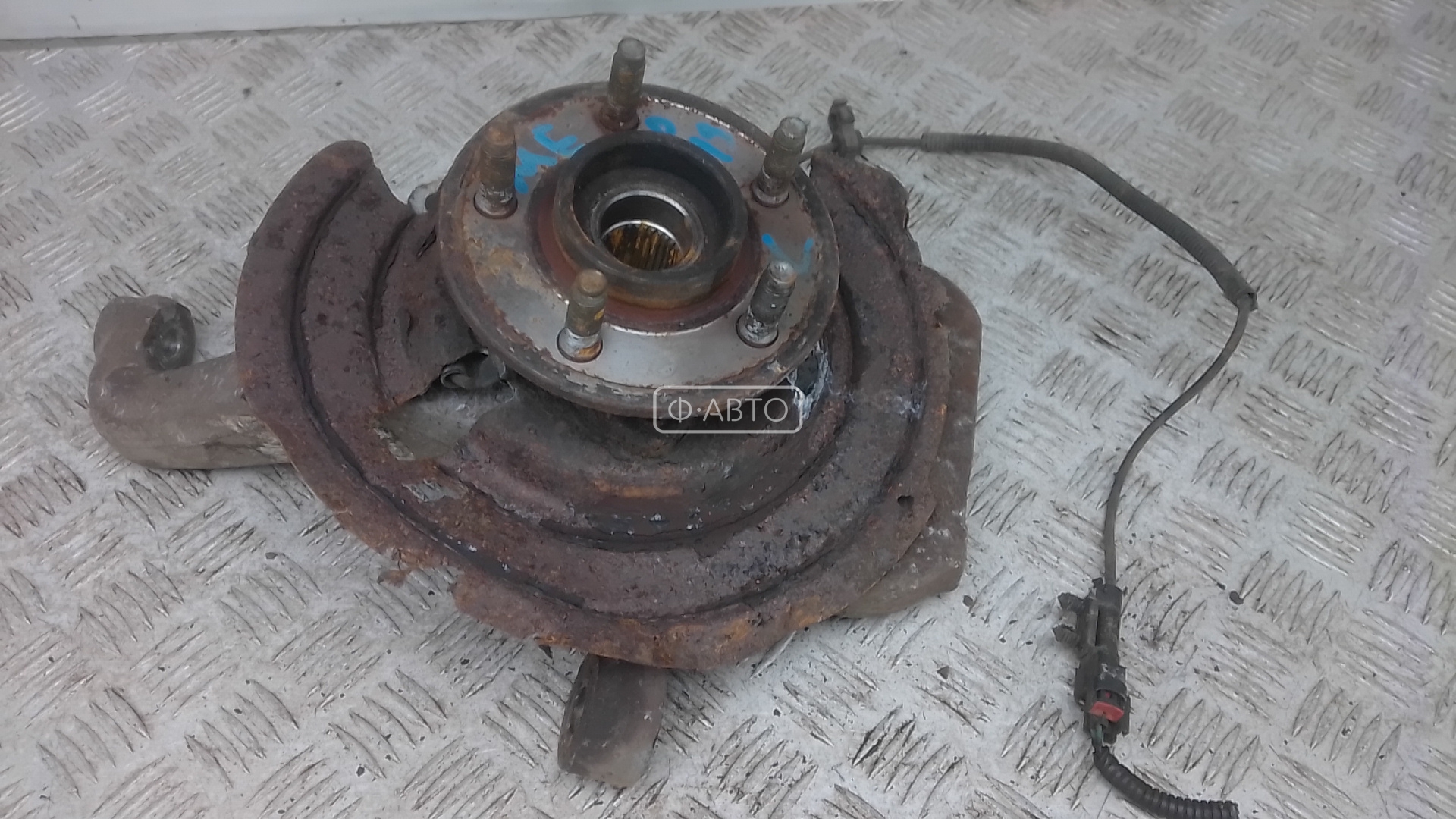 Ступица передняя левая