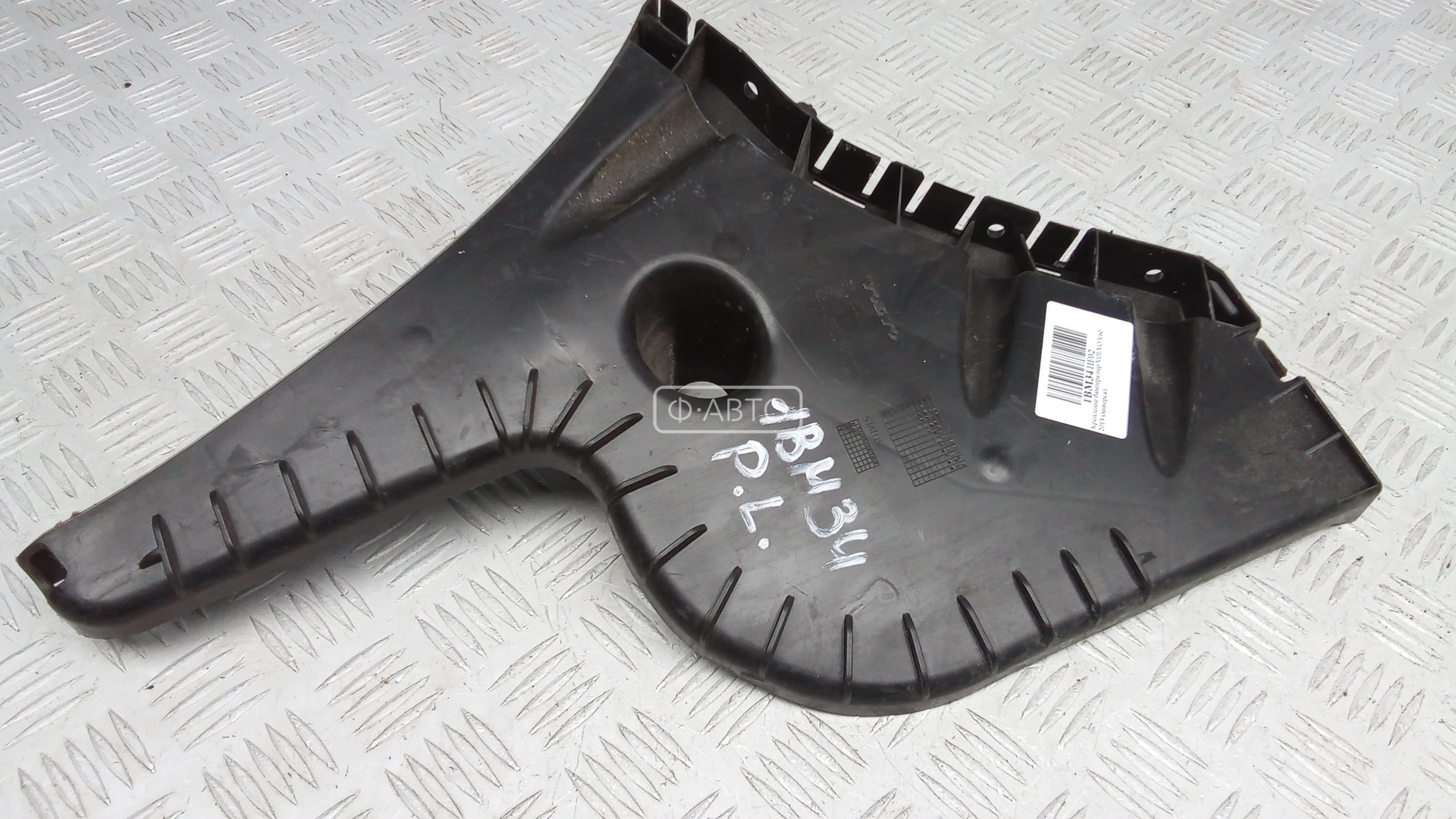 Крепление бампера переднее