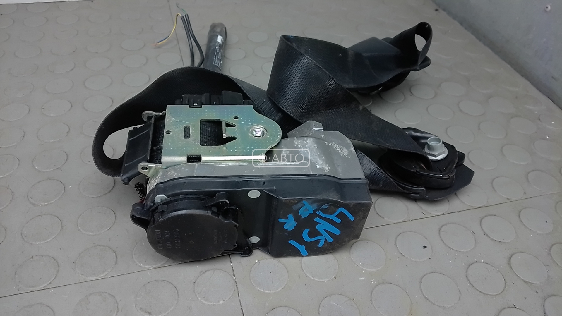 Ремень безопасности с пиропатроном сиденья переднего