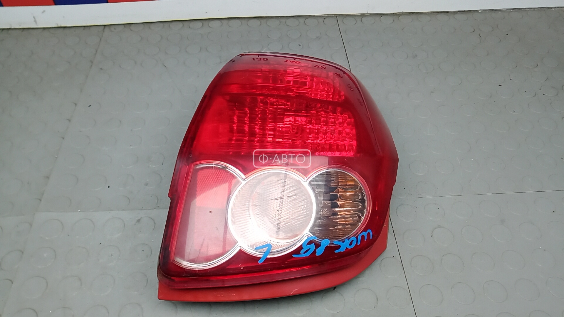 Фонарь задний левый TOYOTA AURIS E150