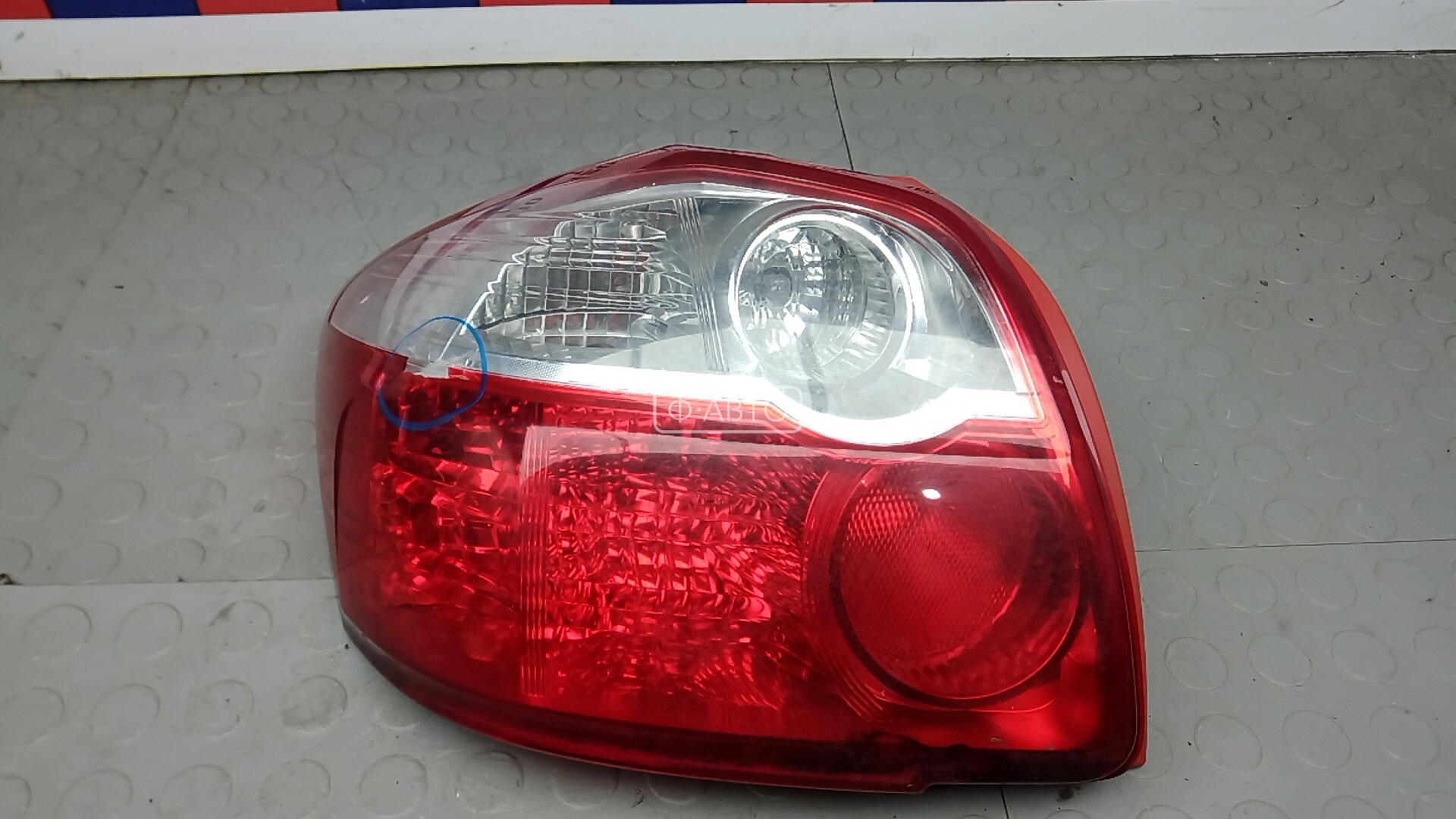 Фонарь задний левый TOYOTA AURIS E150