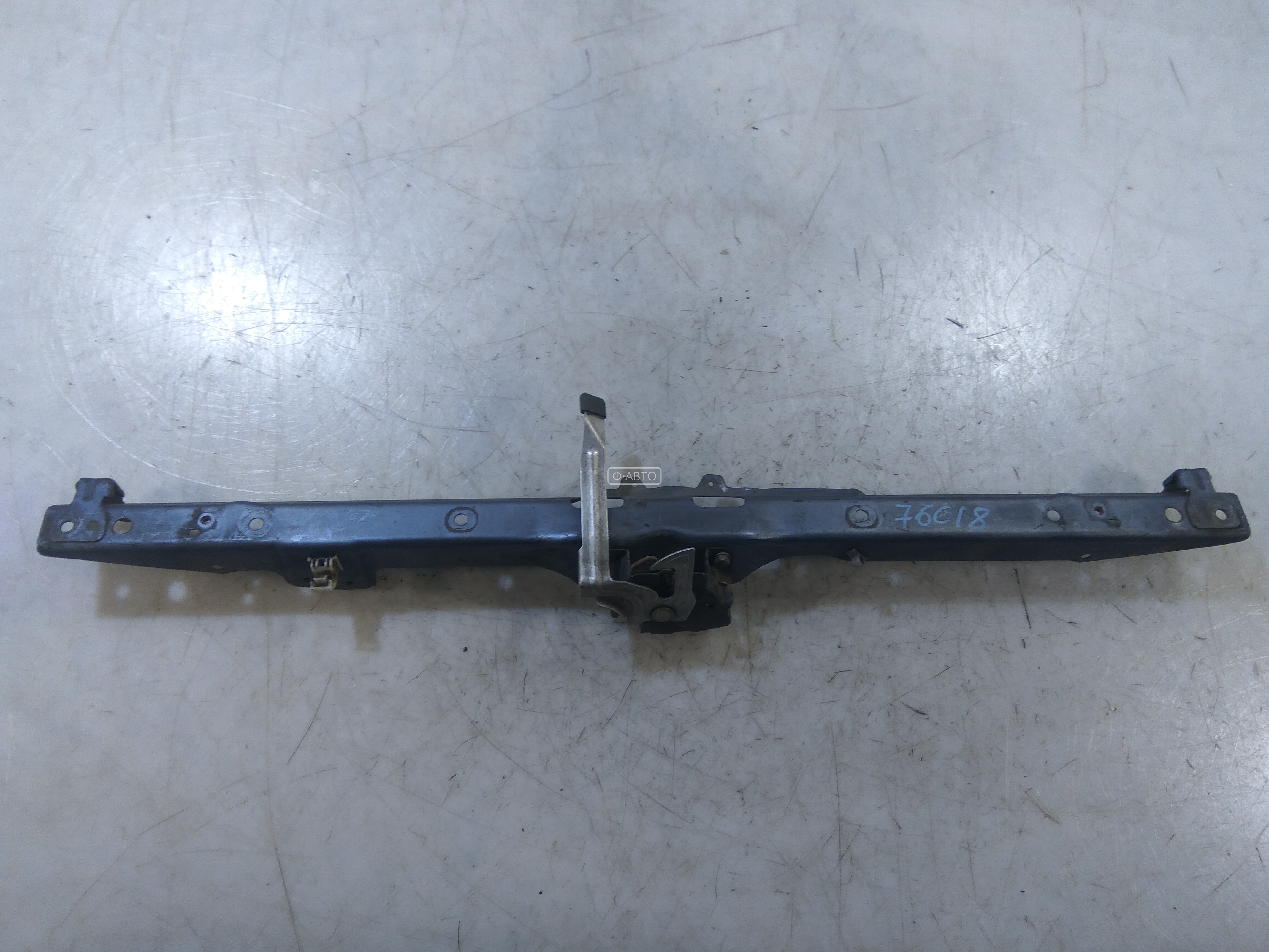 Рамка капота